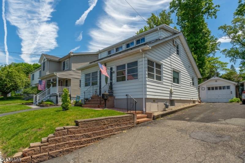 24 Robertson Rd, West Orange Twp., NJ 07052