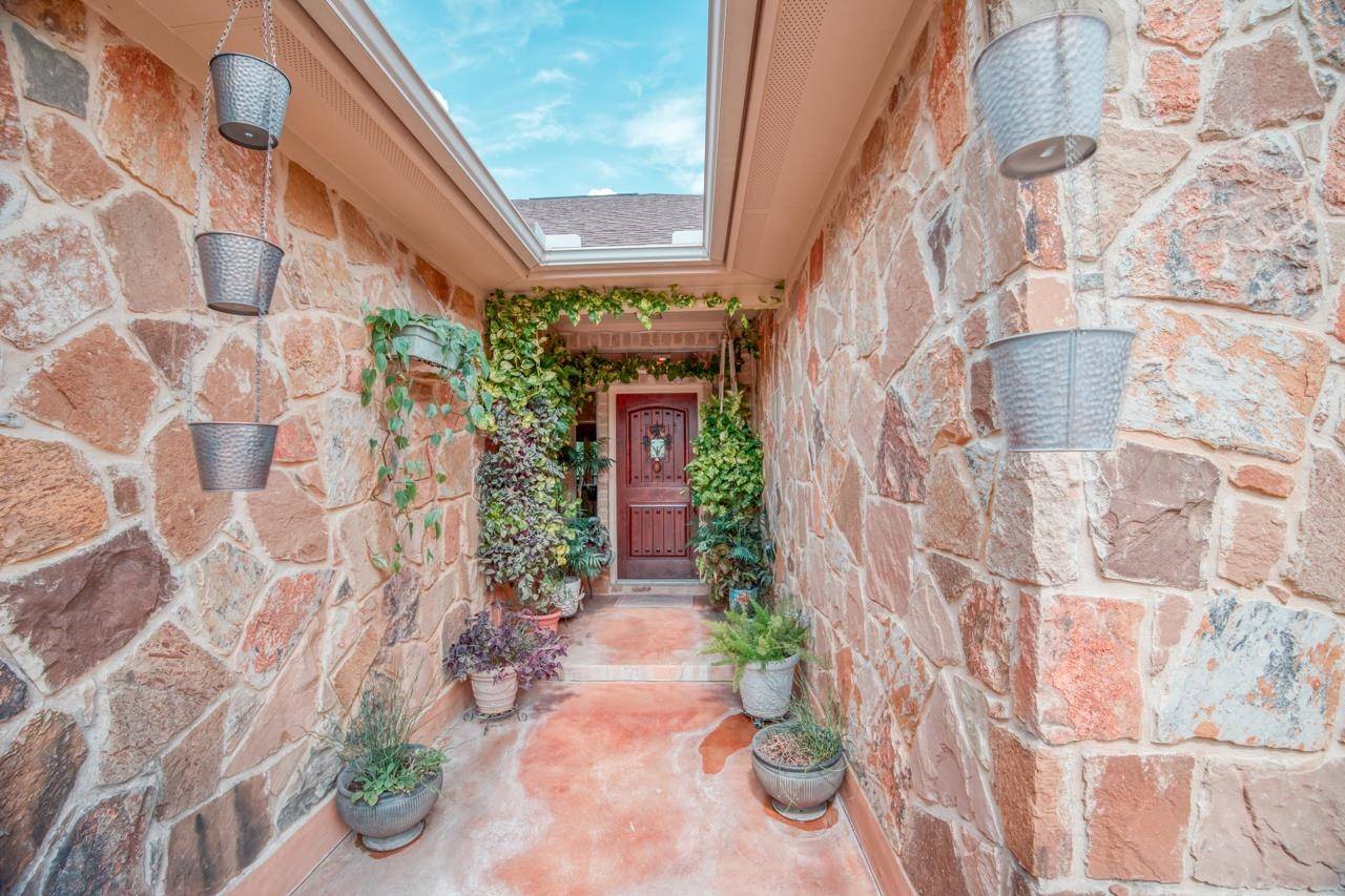 800 Creek LN, Marble Falls, TX 78654
