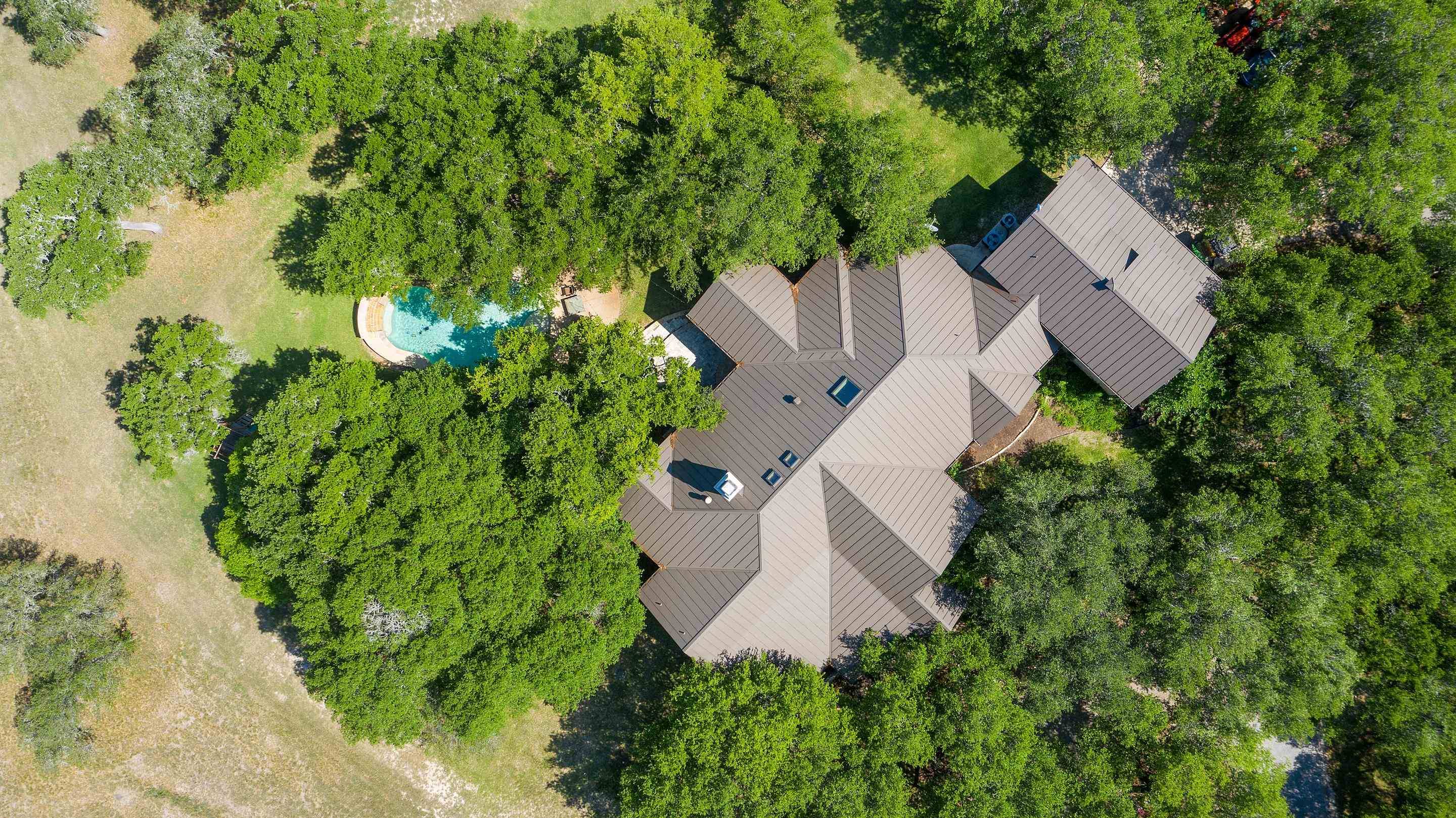 496 Landing LN, Blanco, TX 78606