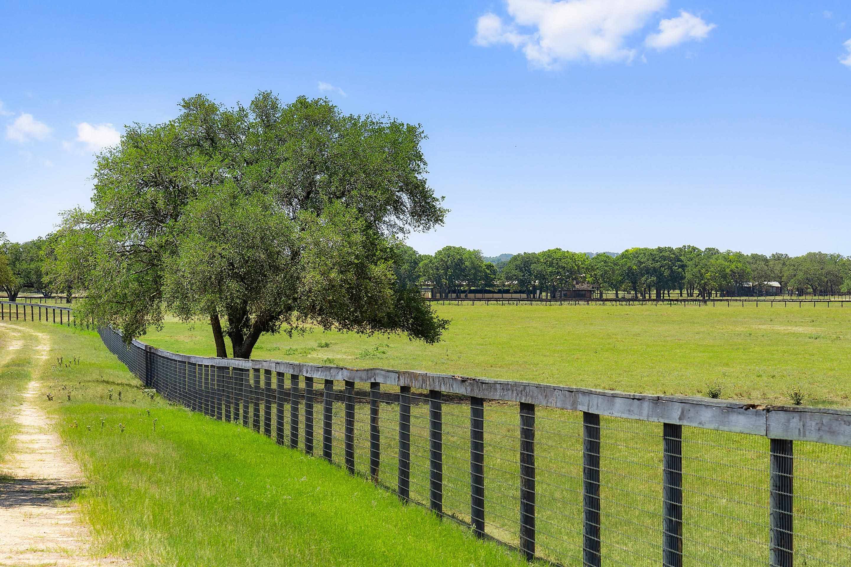 485 Fulton Ranch RD, Fredericksburg, TX 78671