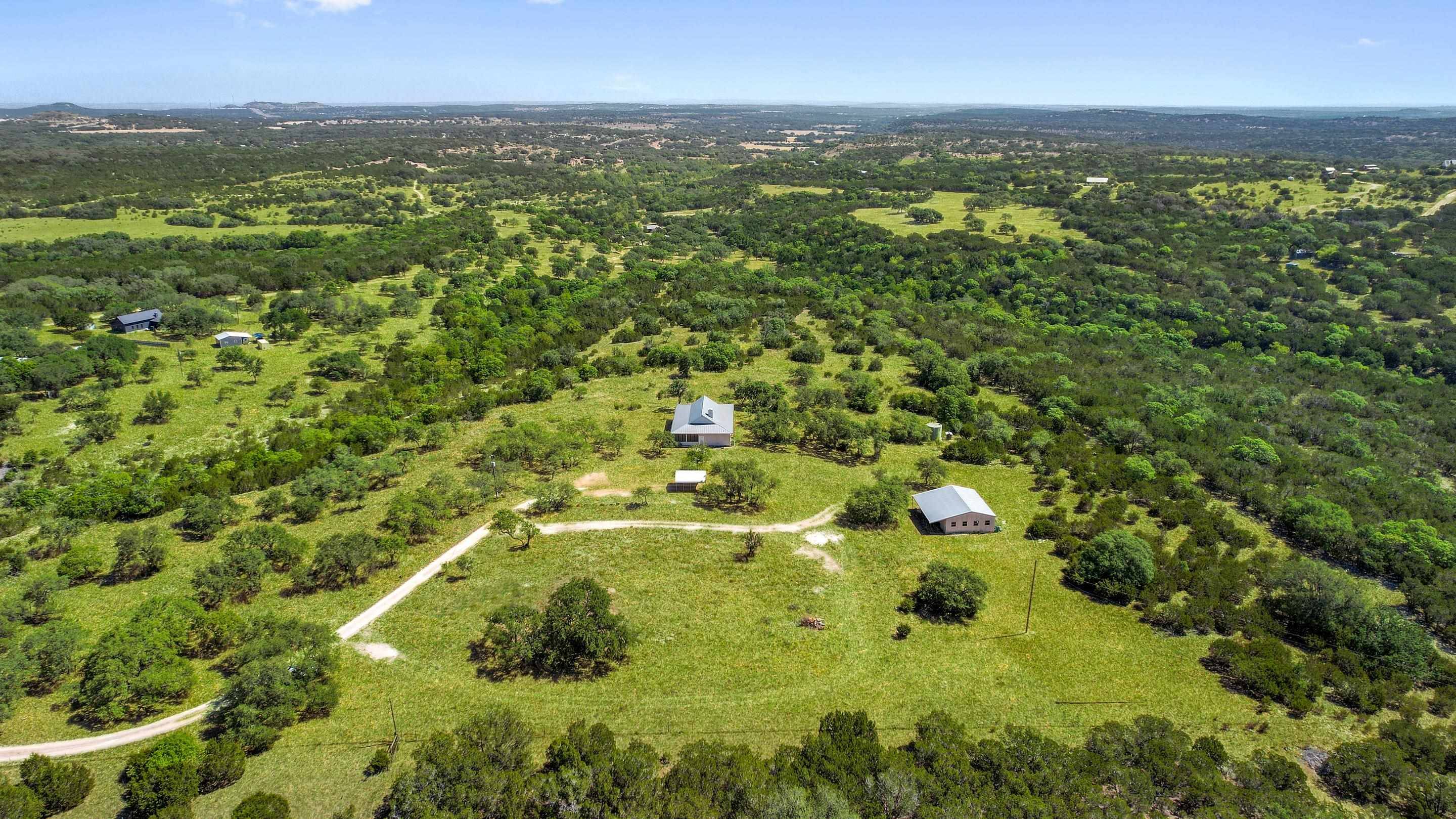 387 Dove Hill DR, Blanco, TX 78606