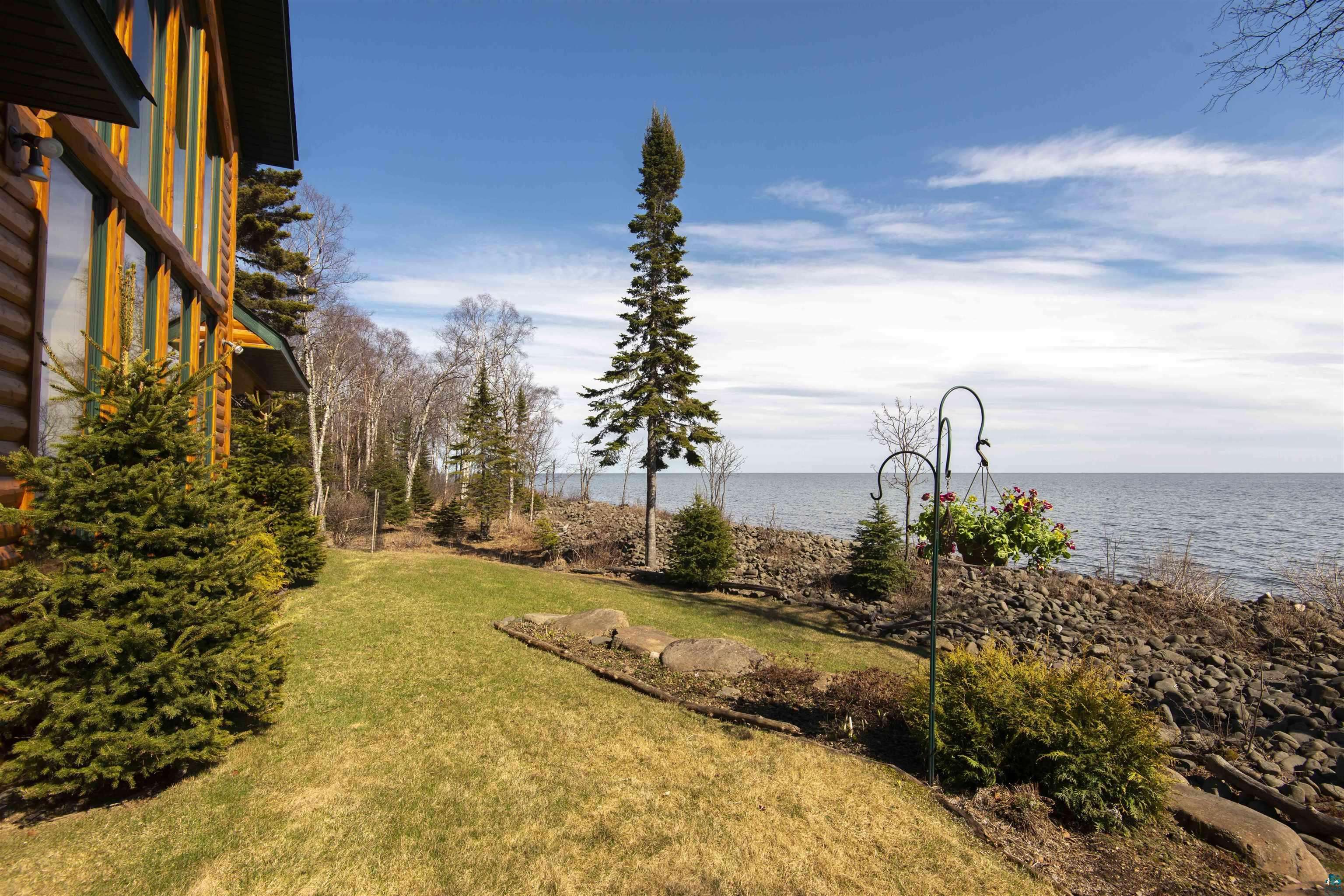 144 Stonegate Rd, Hovland, MN 55606