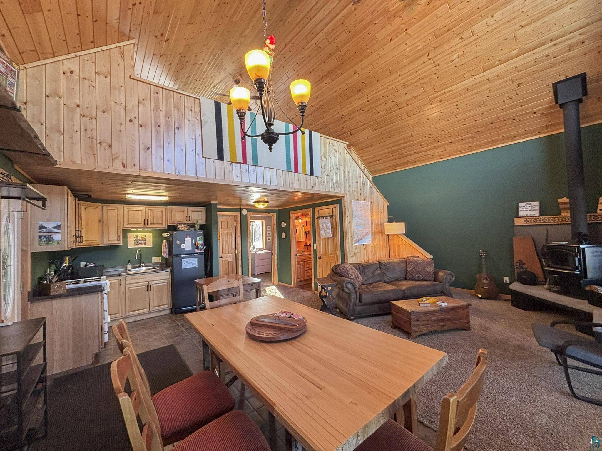 1088 South Shore Dr, Grand Marais, MN 55604