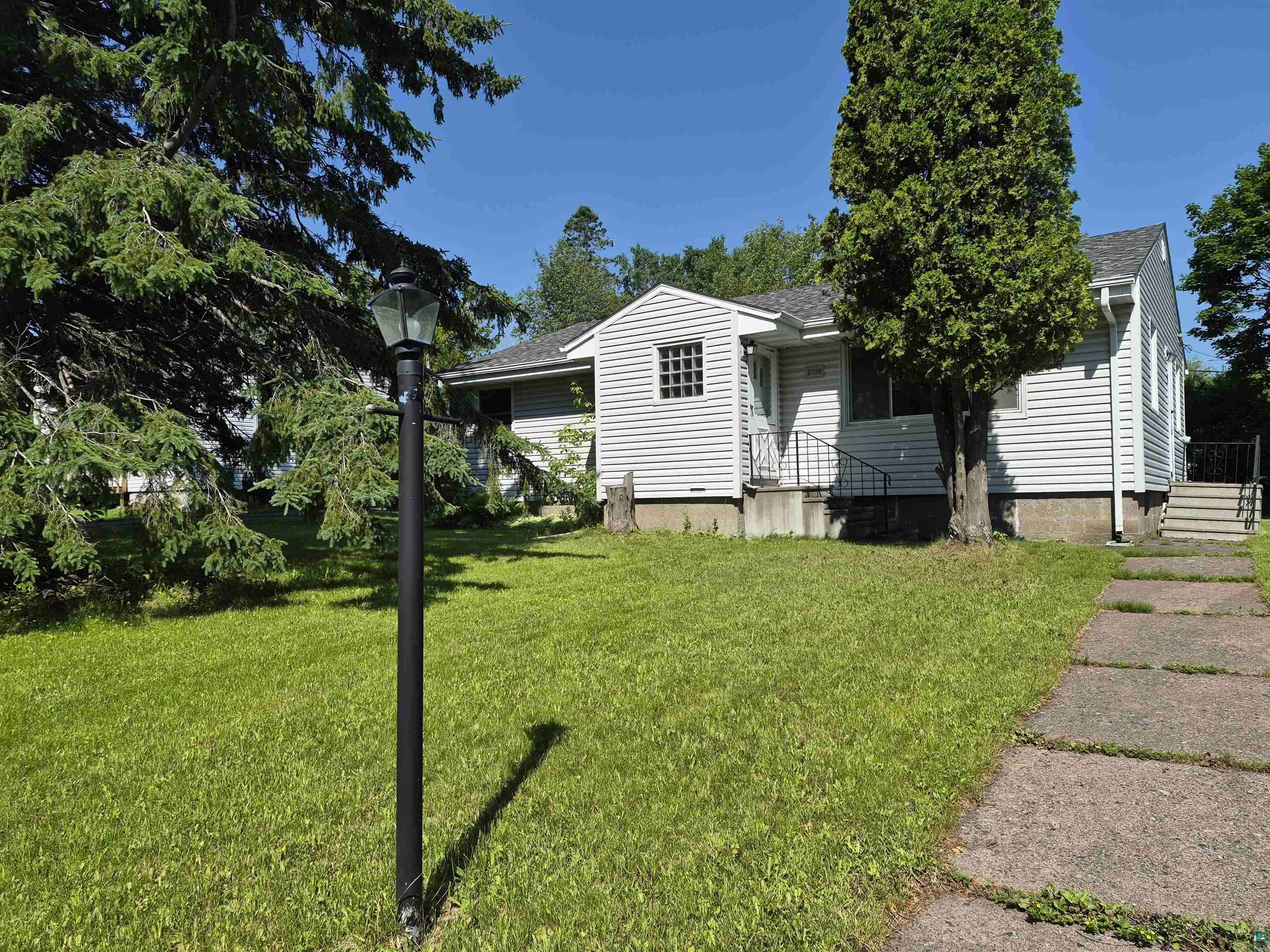 2109 W 22nd St, Duluth, MN 55811
