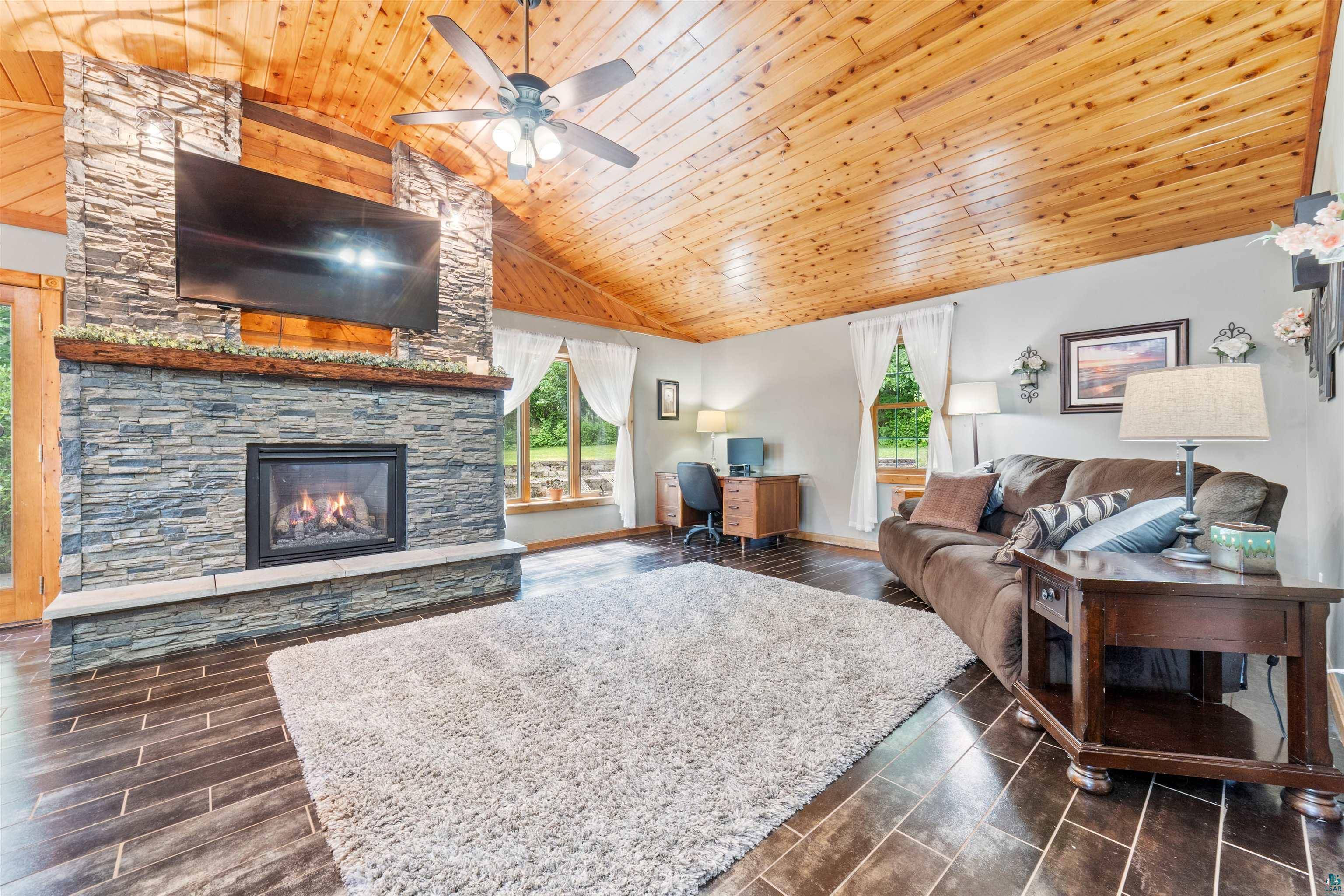 4279 Fayre Rd, Duluth, MN 55803