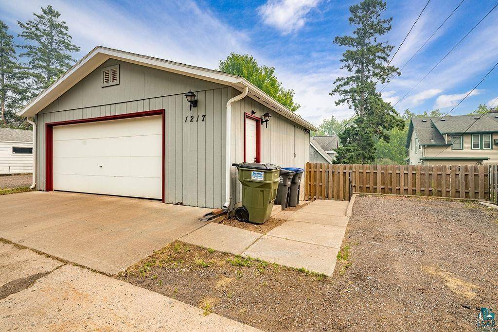 1217 E 10th St, Duluth, MN 55805