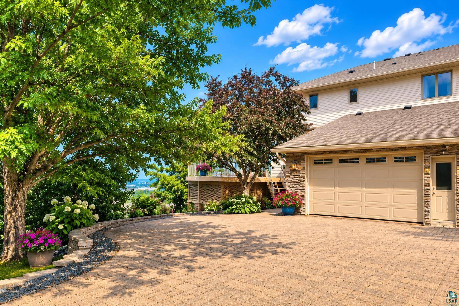 2820 W 15th St #1, Duluth, MN 55806