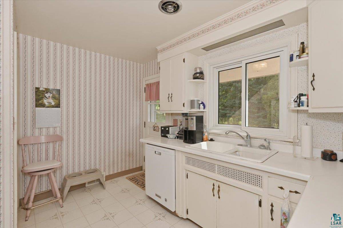 426 Ridgewood Rd, Duluth, MN 55804