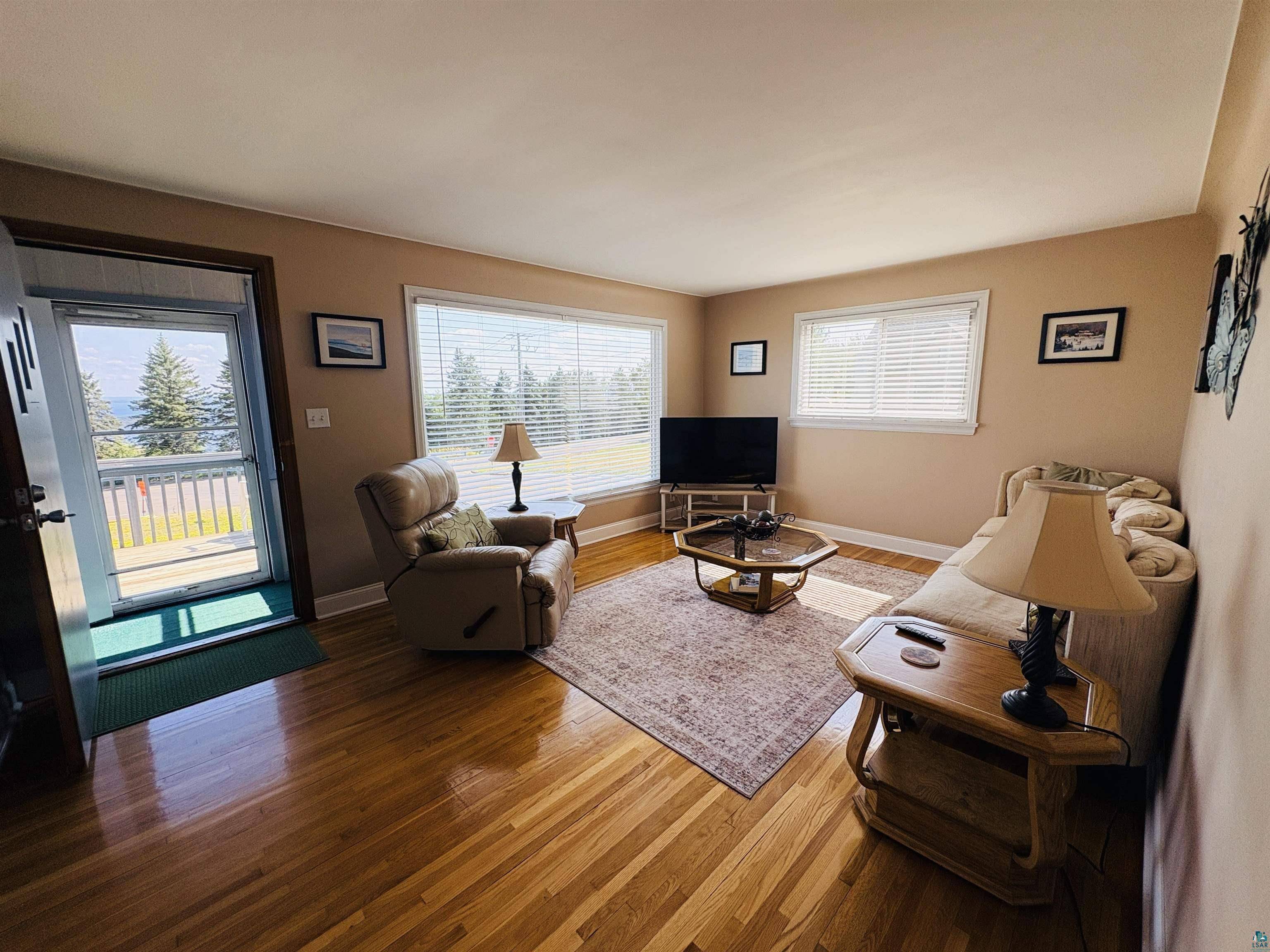 1031 W Skyline Pkwy, Duluth, MN 55806