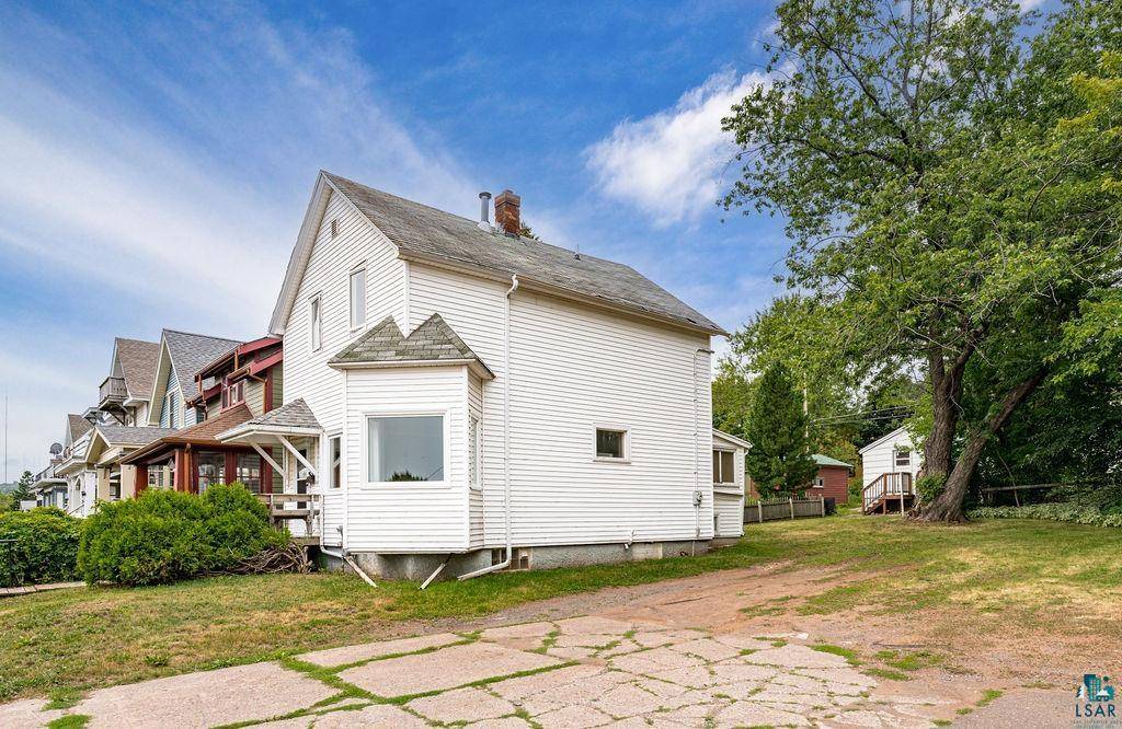 1027 E 9th St, Duluth, MN 55805