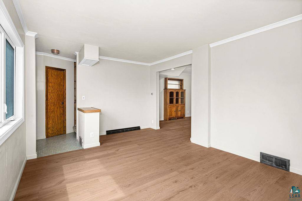 1027 E 9th St, Duluth, MN 55805