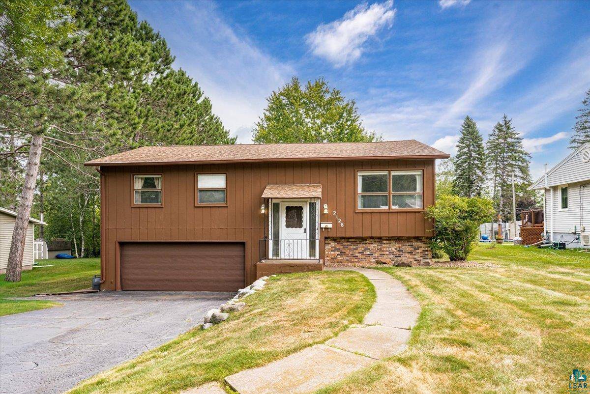 2128 Dunedin Ave, Duluth, MN 55803