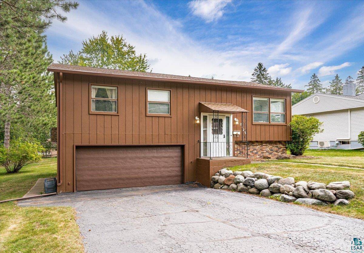 2128 Dunedin Ave, Duluth, MN 55803