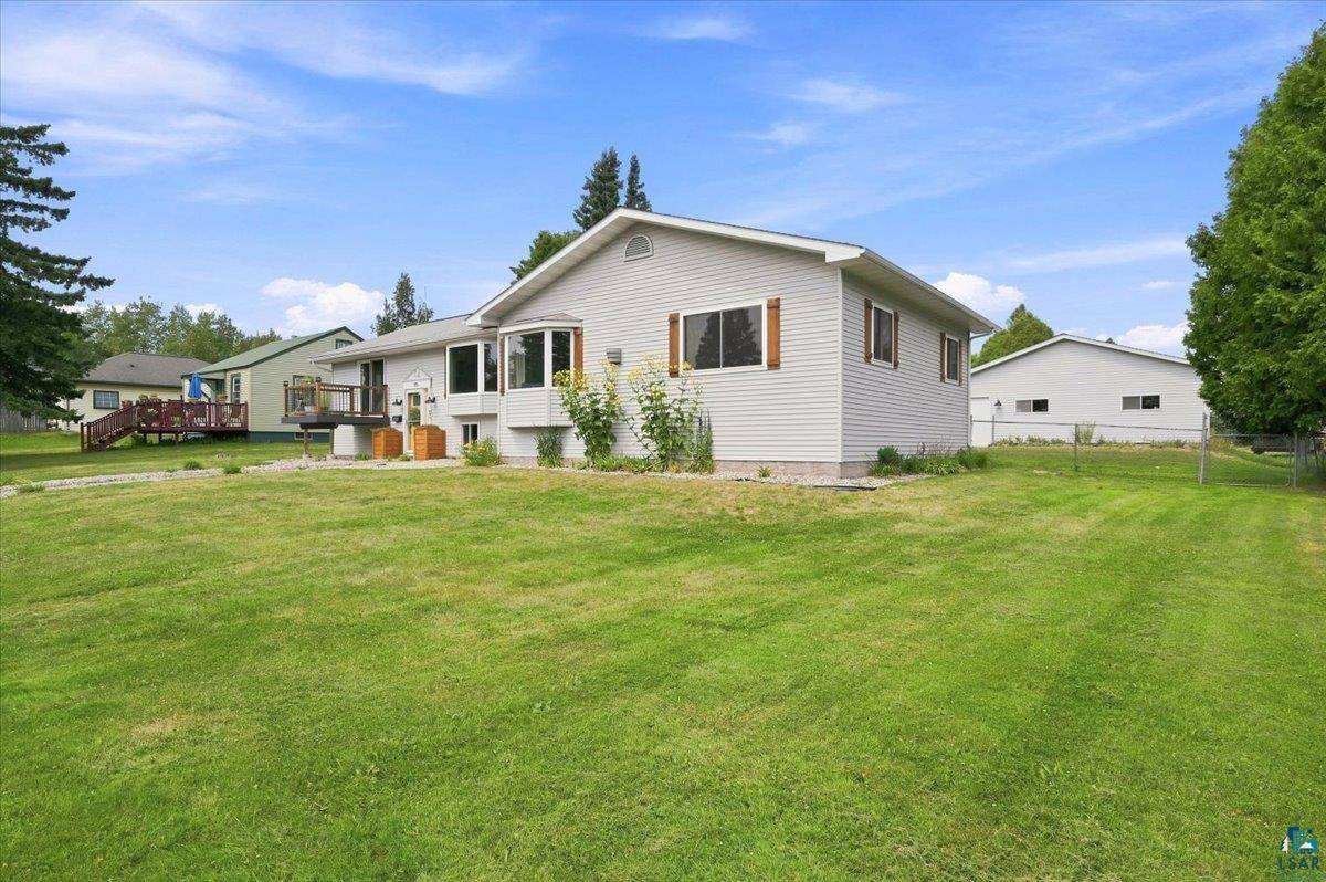 915 9th Ave, Two Harbors, MN 55616