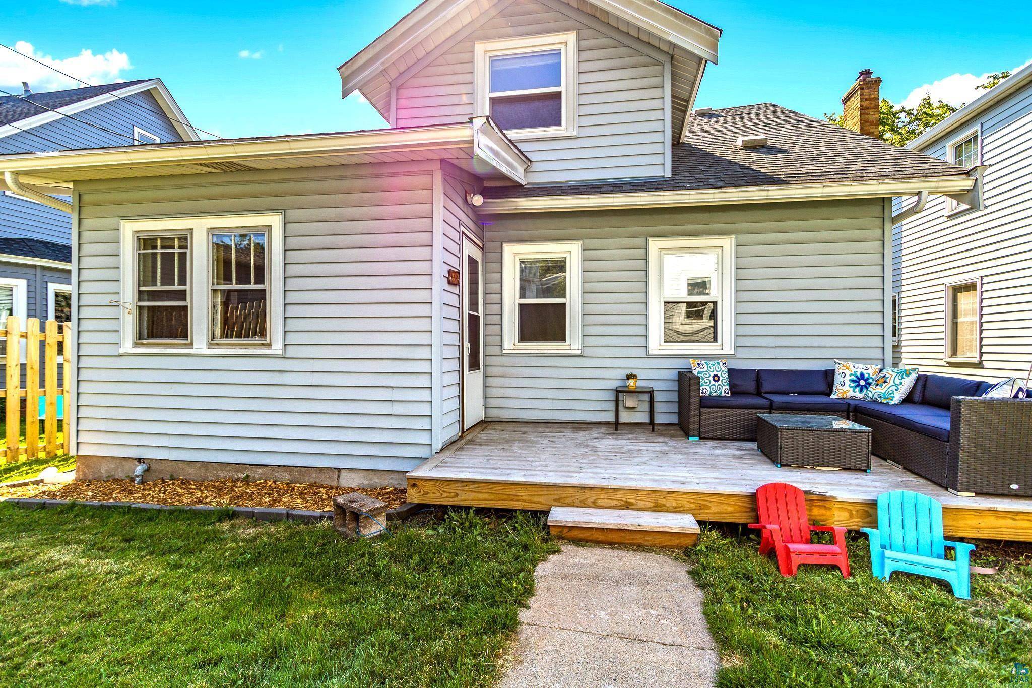 5505 W 8th St, Duluth, MN 55807-1927