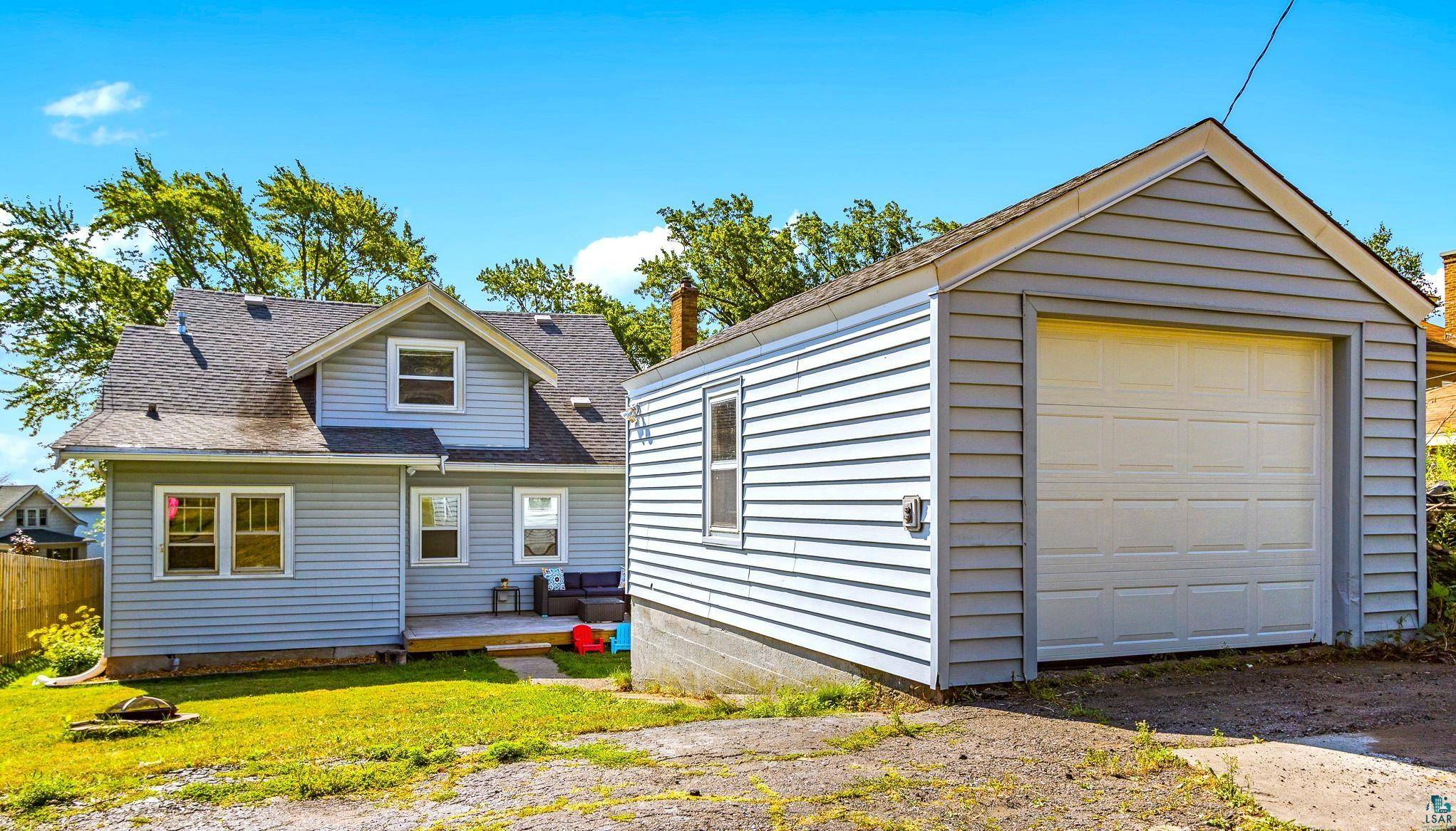 5505 W 8th St, Duluth, MN 55807-1927
