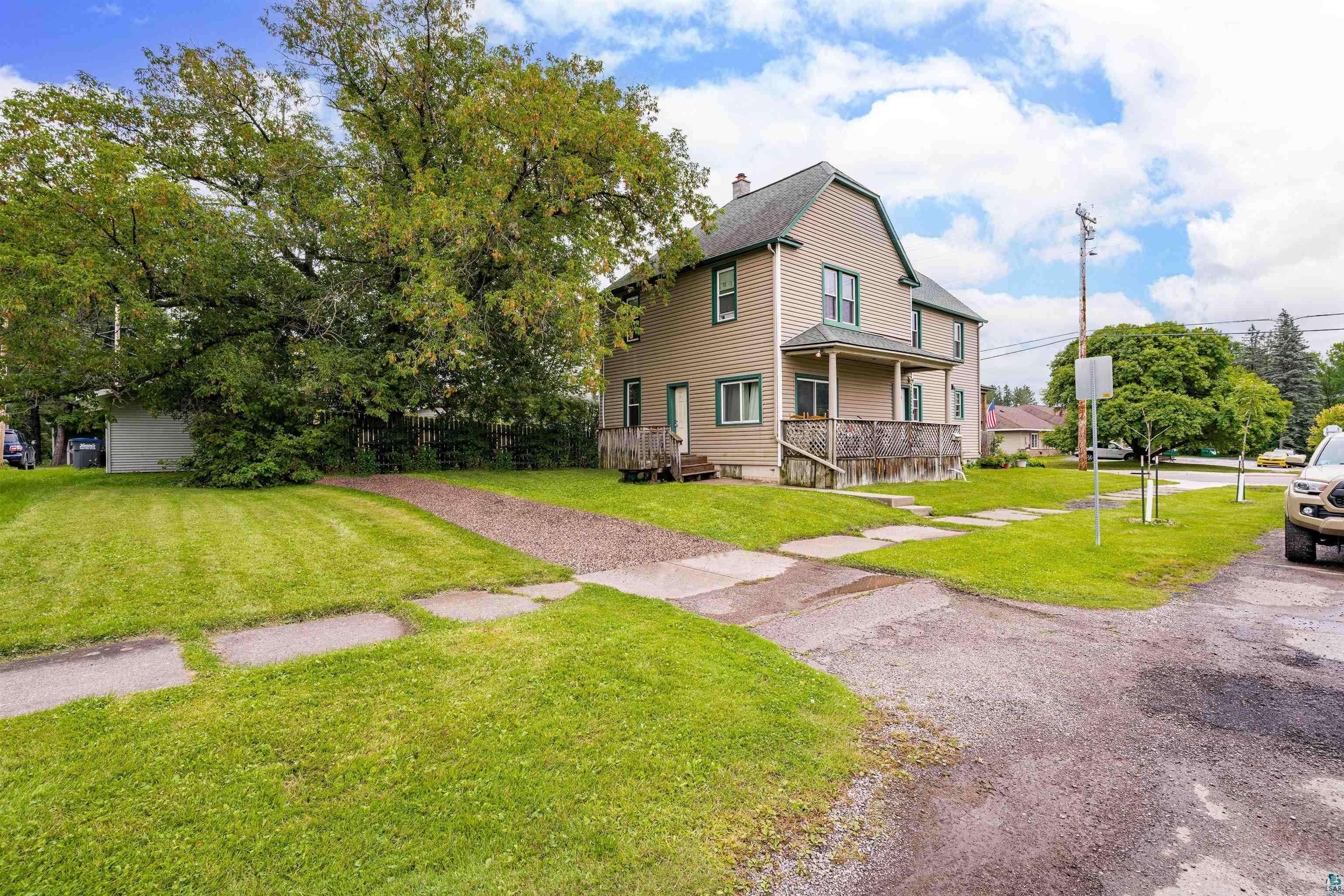 201 E McCuen St, Duluth, MN 55808