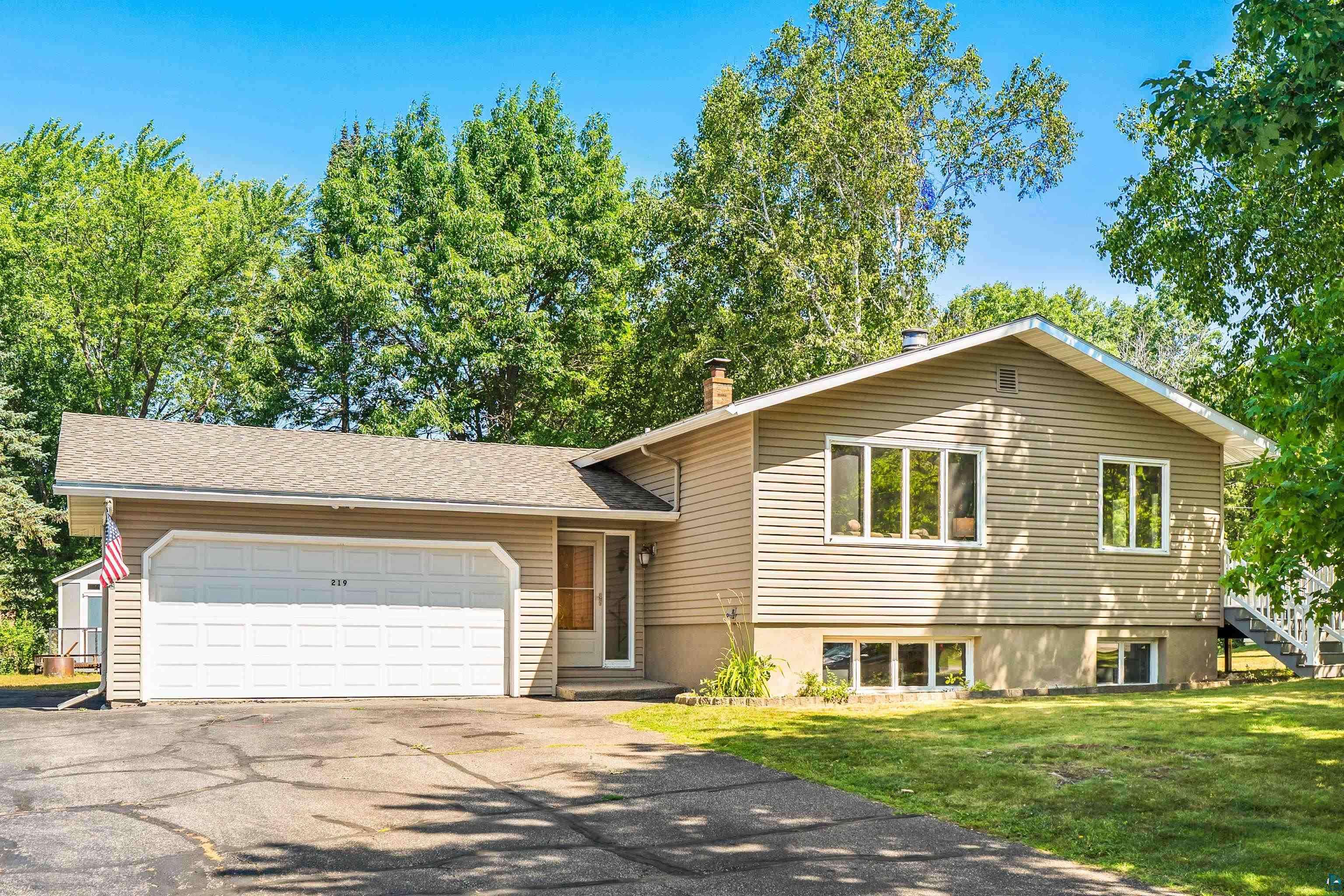 219 W Morgan St, Duluth, MN 55811