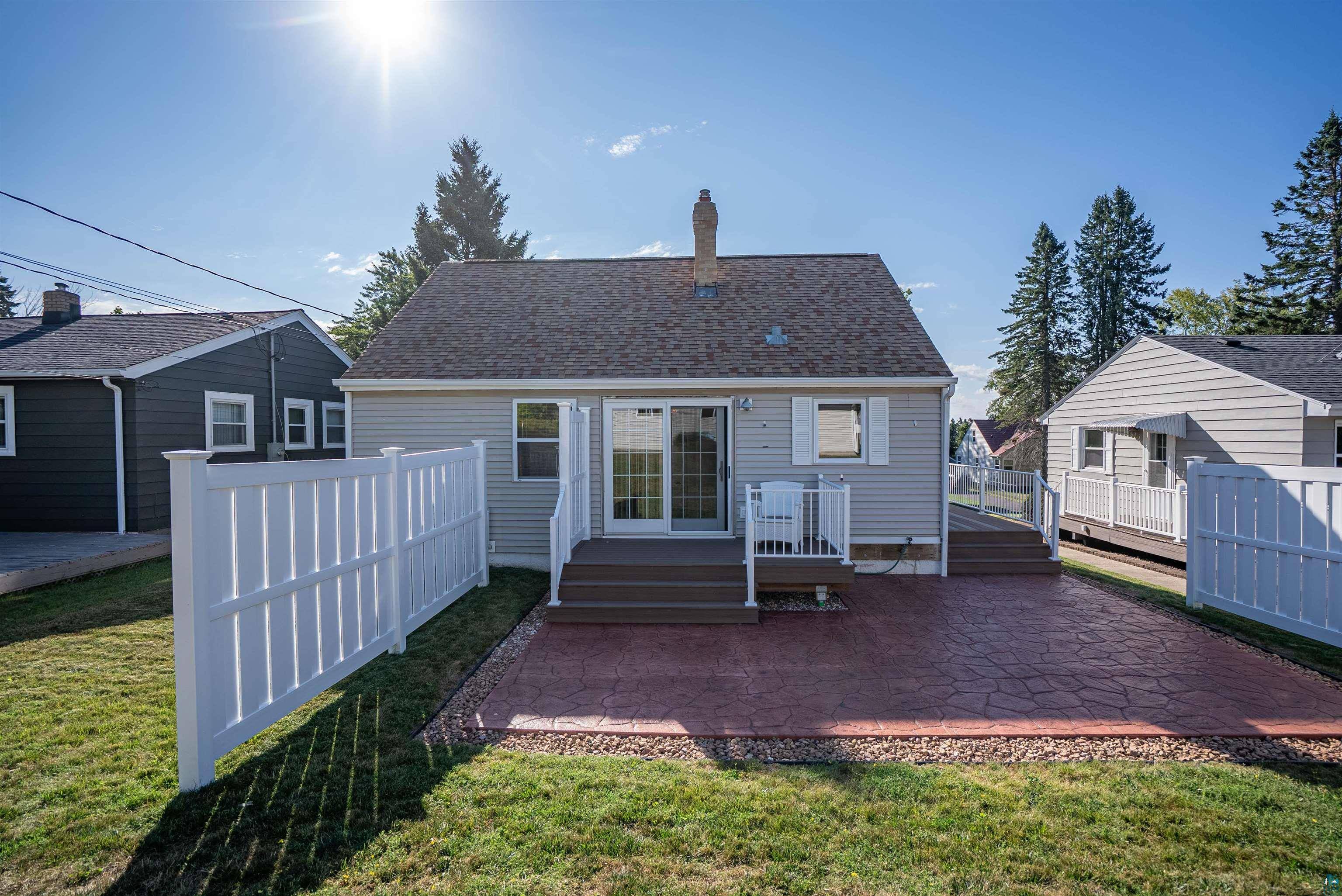 2223 W 22nd St, Duluth, MN 55811