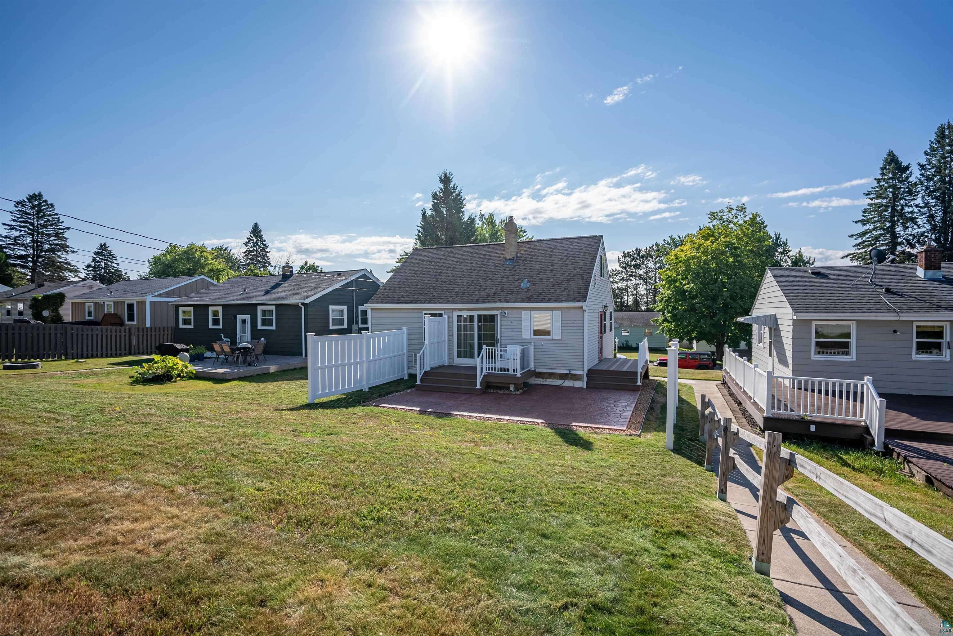 2223 W 22nd St, Duluth, MN 55811