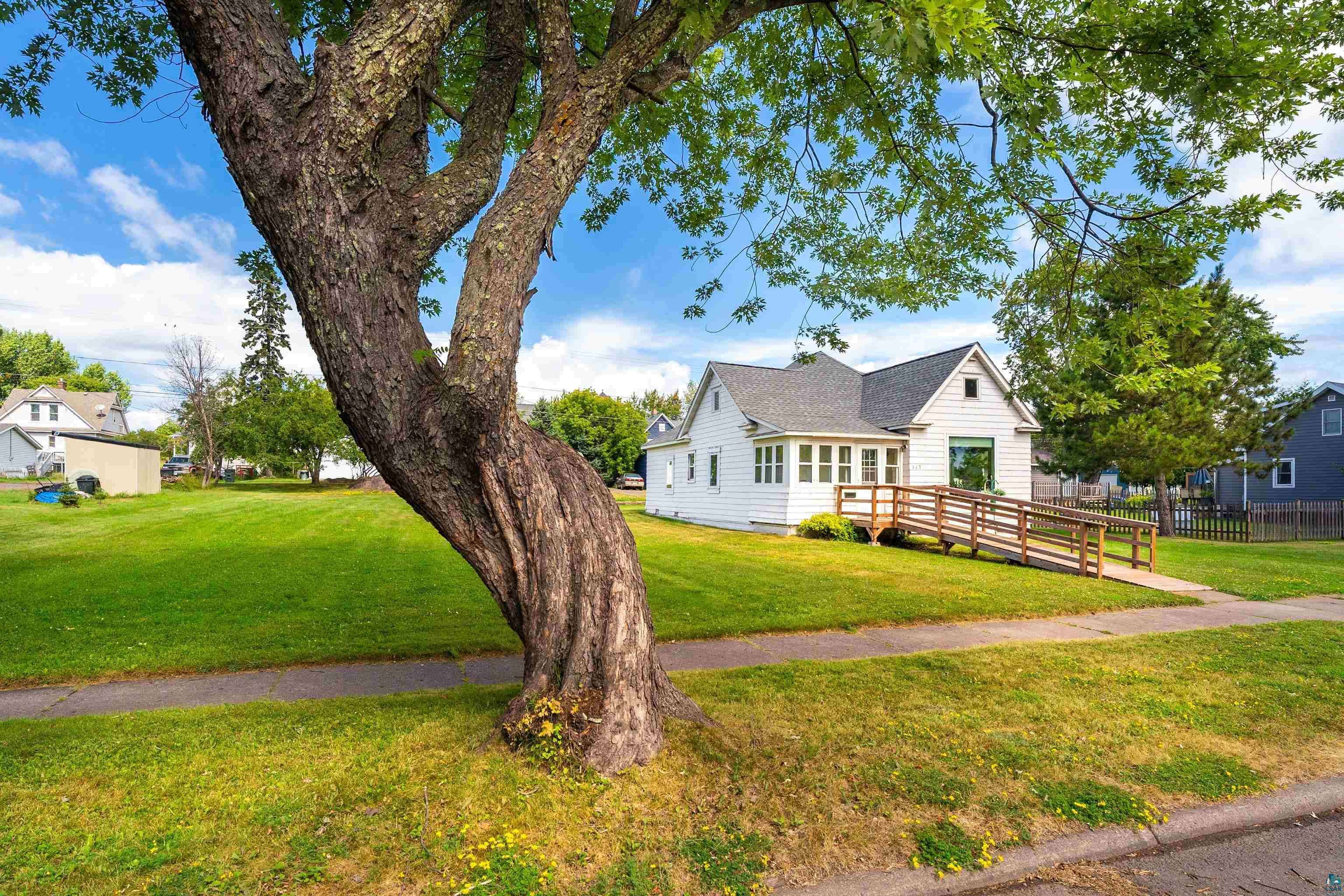 317 1st Ave, Two Harbors, MN 55616