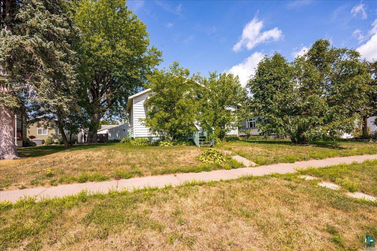 27 Oak St, Proctor, MN 55810