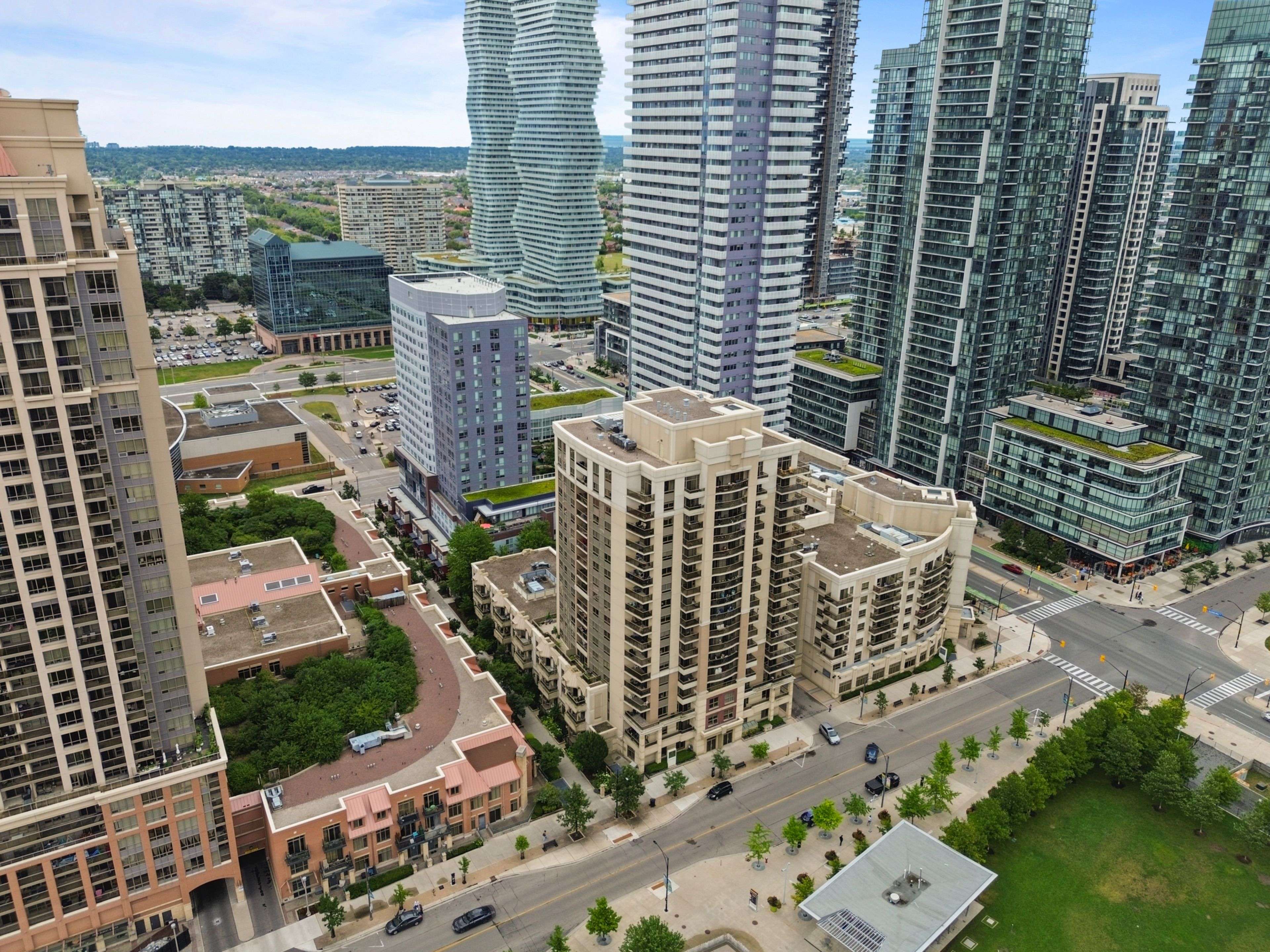 350 Princess Royal DR #1107, Mississauga, ON L5B 4N1