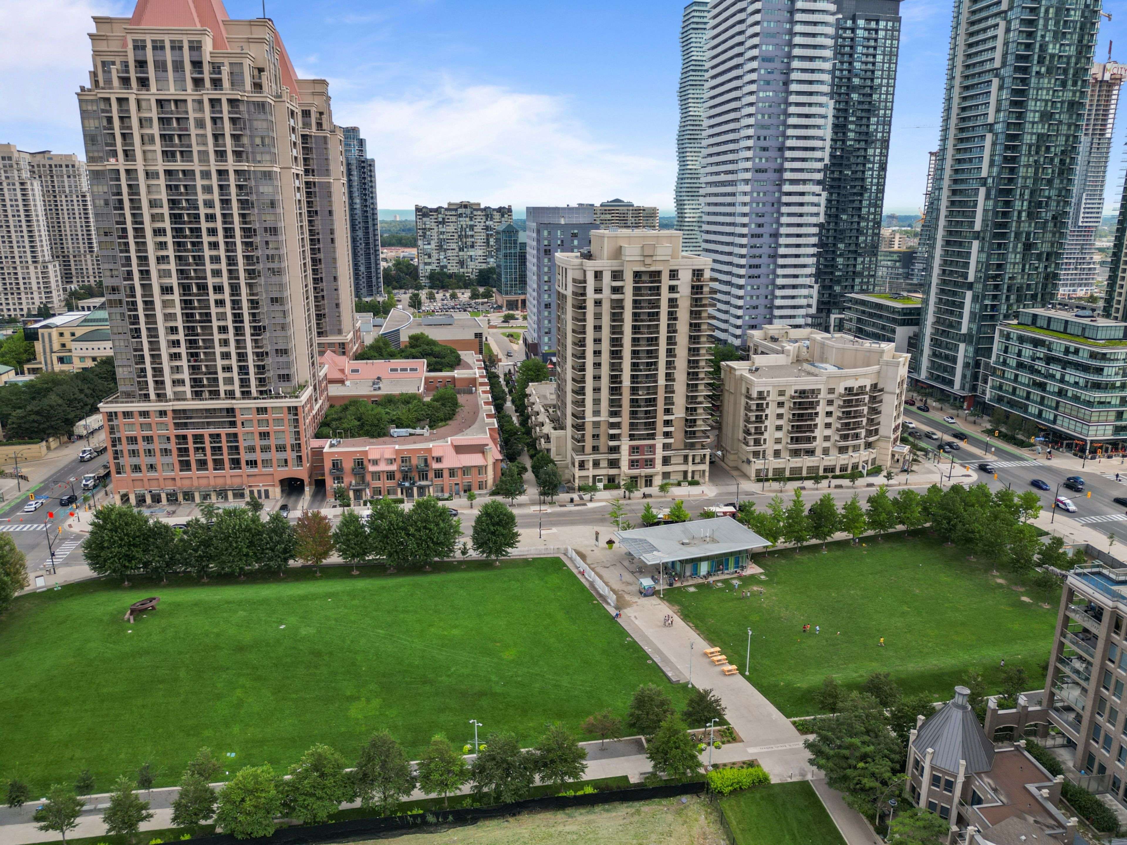 350 Princess Royal DR #1107, Mississauga, ON L5B 4N1