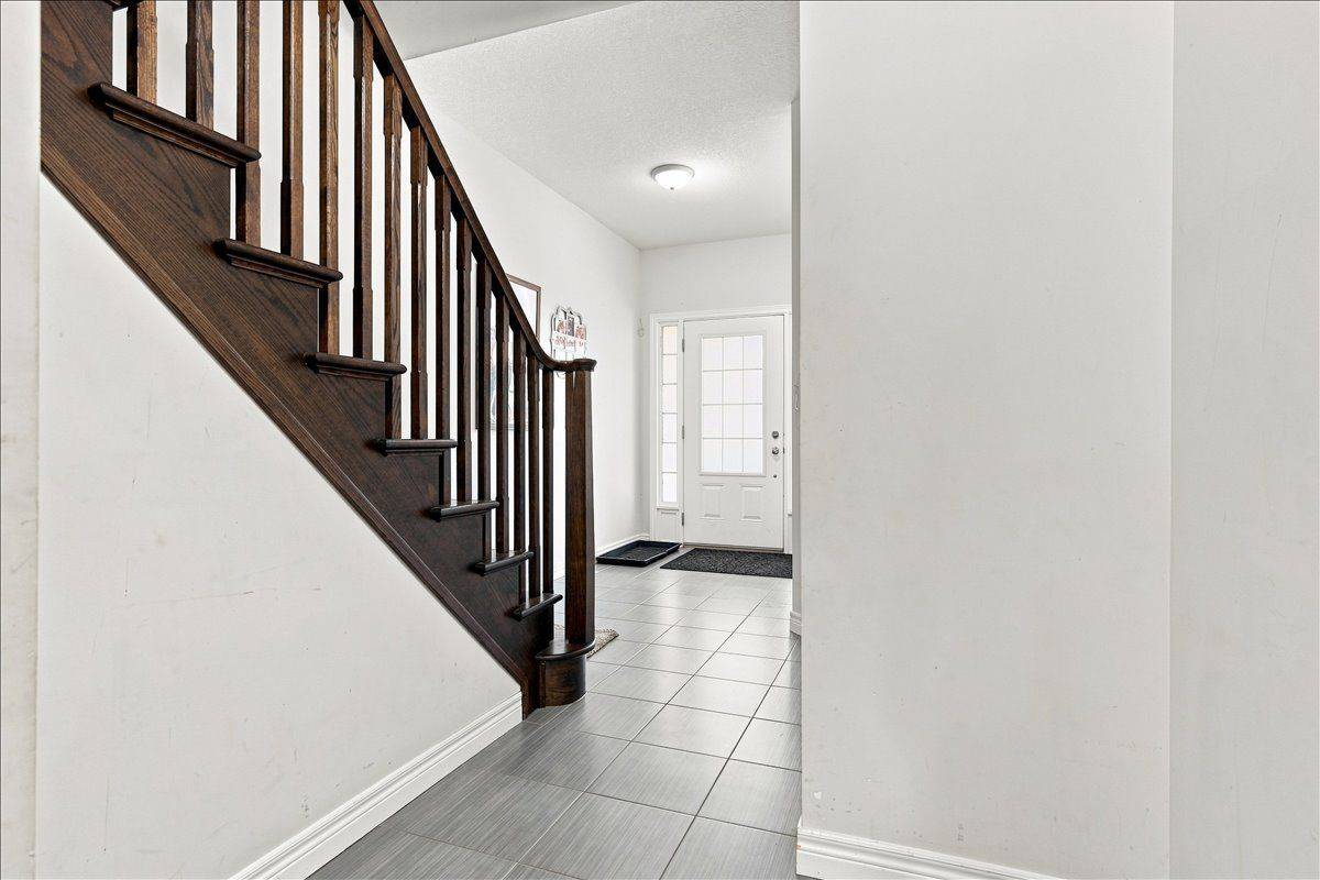 90 Raymond RD #30, Hamilton, ON L9K 0J6