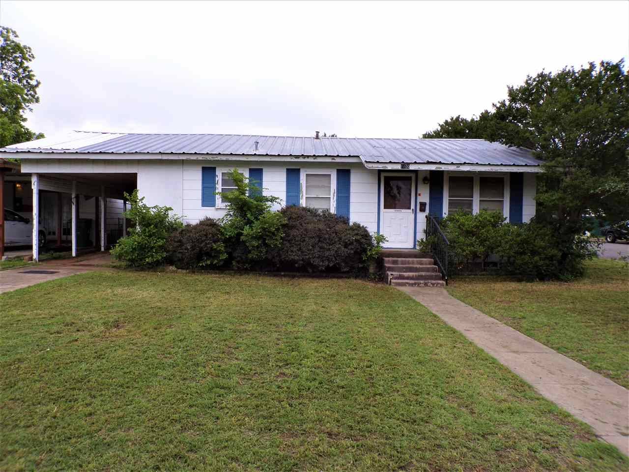 1100 E Wallace ST, Llano, TX 78643-0000