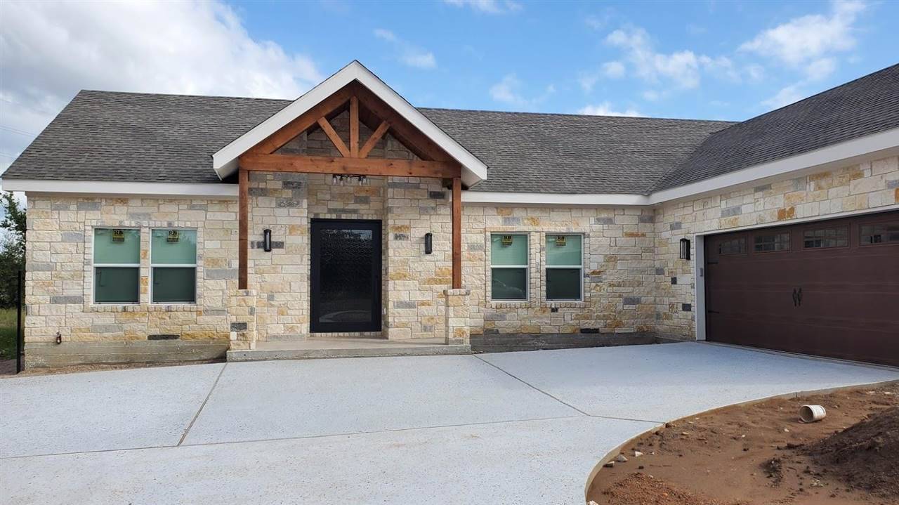 2205 Mountain Dew RD, Horseshoe Bay, TX 78657