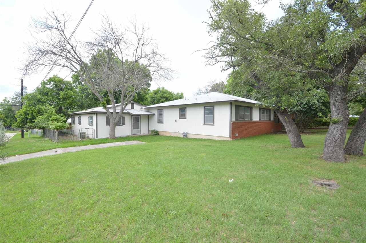 1402 W 1ST ST, Lampasas, TX 76550-0002