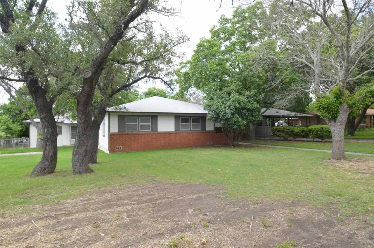 1402 W 1ST ST, Lampasas, TX 76550-0002
