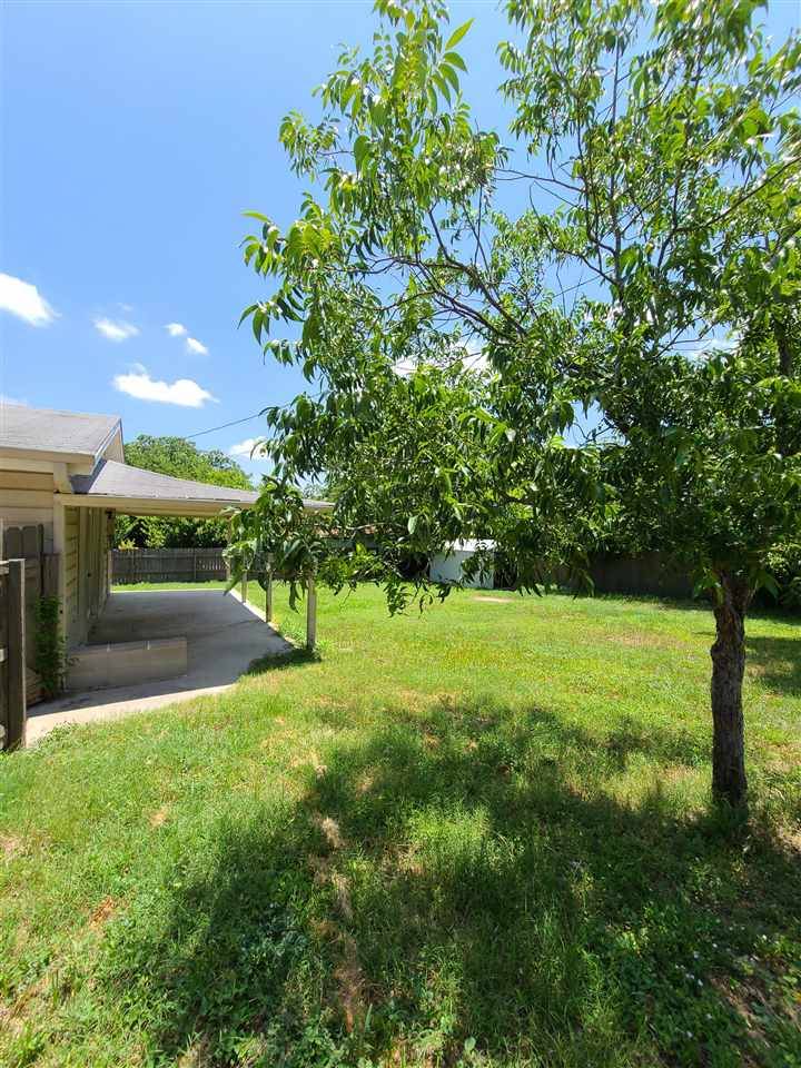 1008 W Avenue B, Lampasas, TX 76550