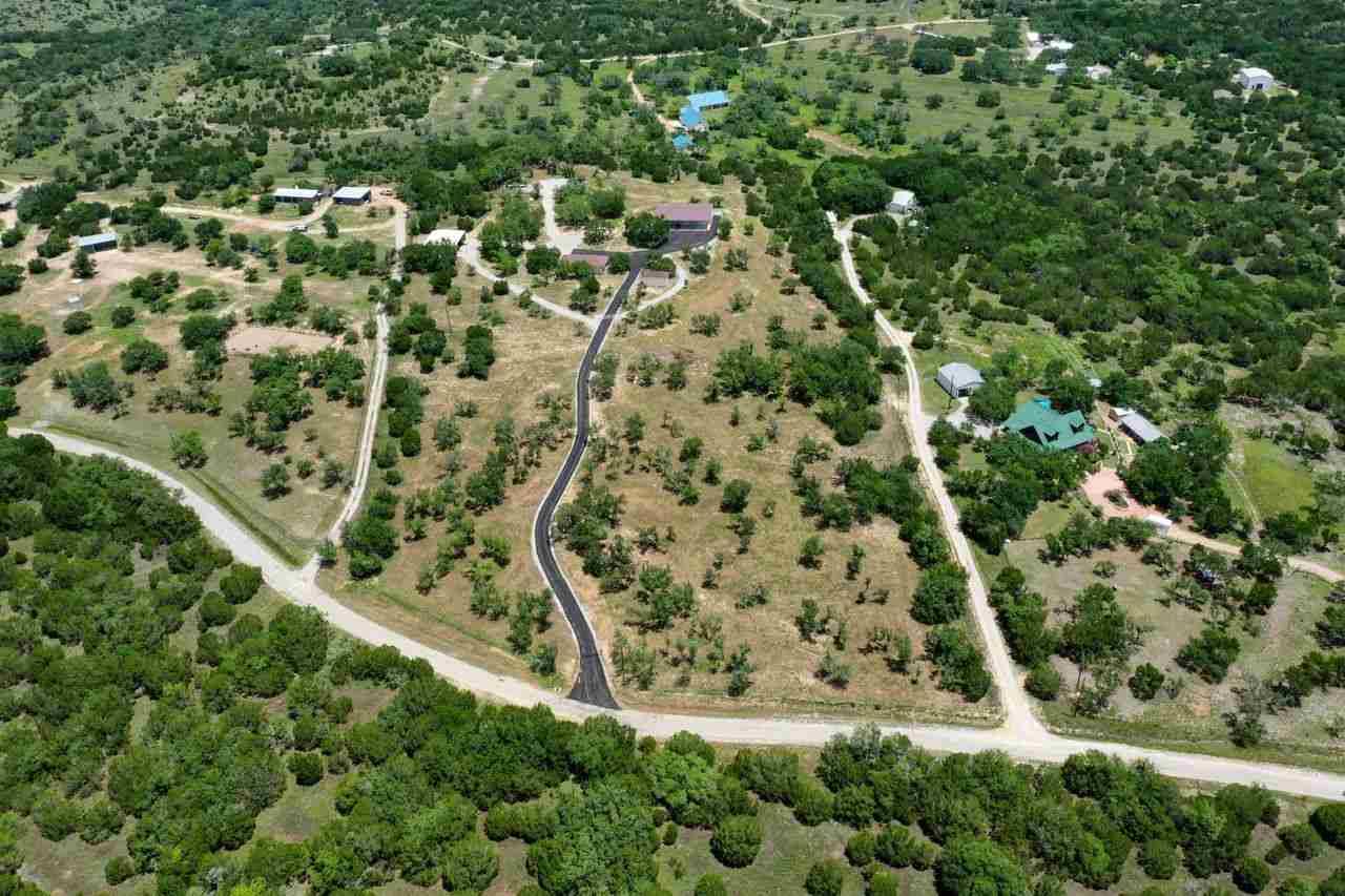 340 MIDDLETON RD, Spicewood, TX 78669