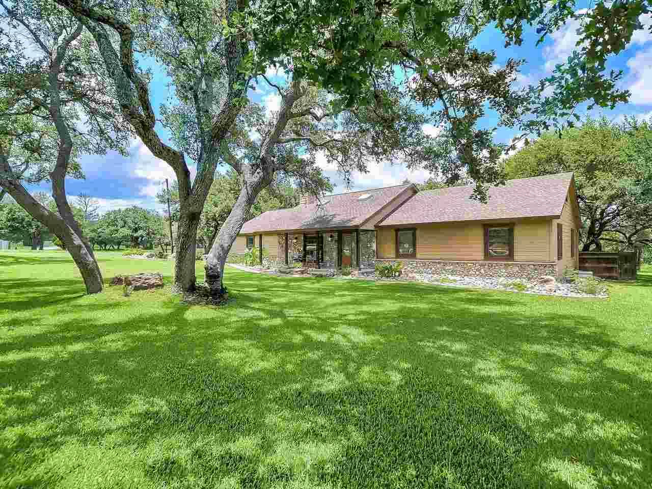3250 Quail Creek Loop, Kingsland, TX 78639