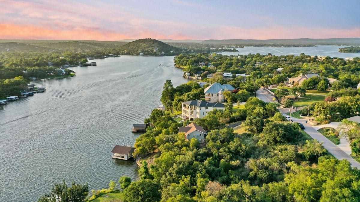 3104 Pack Saddle DR, Horseshoe Bay, TX 78647