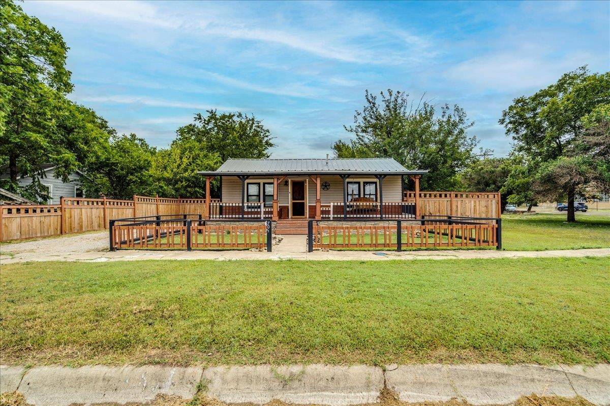 705 S Ridge ST, Lampasas, TX 76550-3158