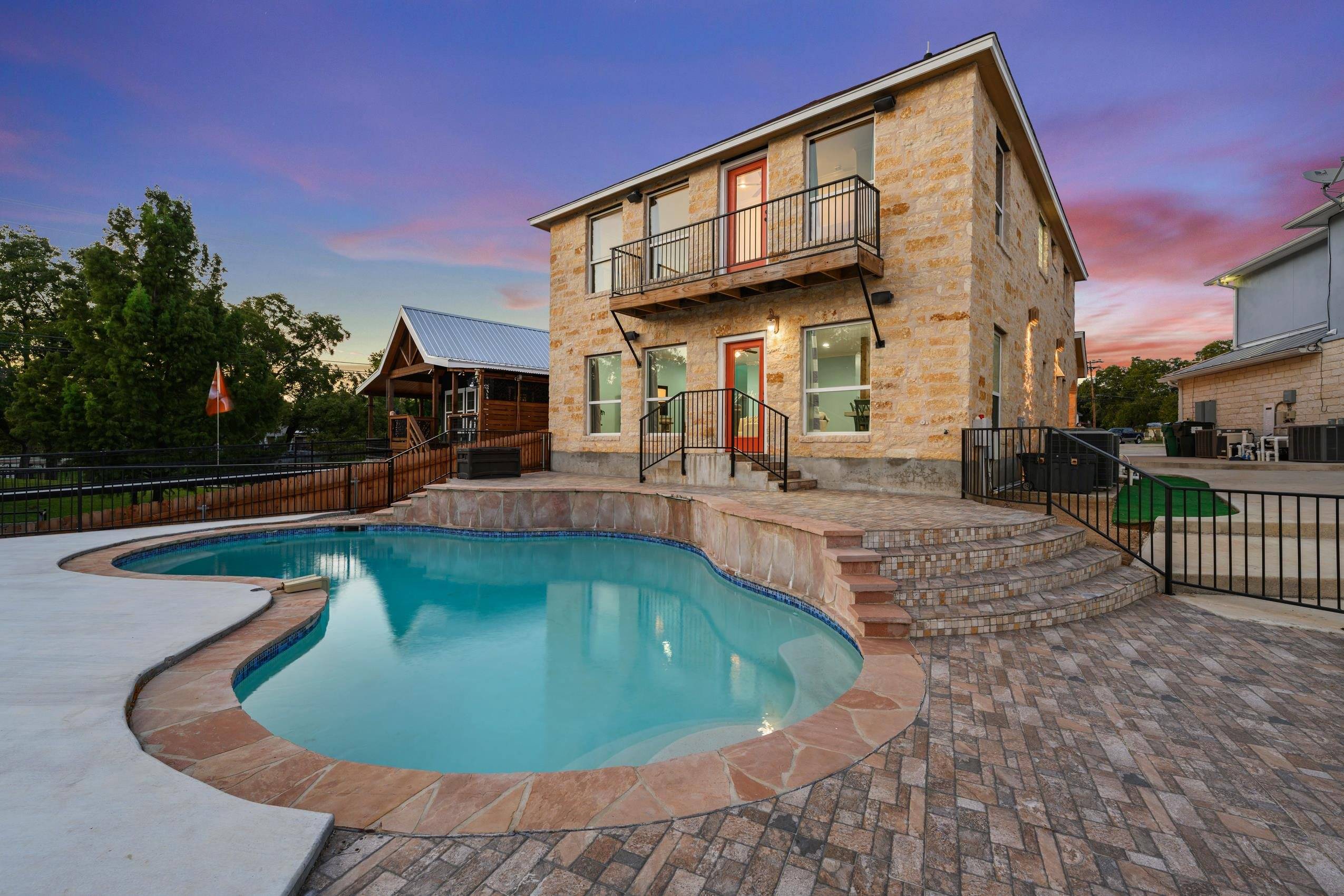 1536 Cimarron Trl, Kingsland, TX 78639