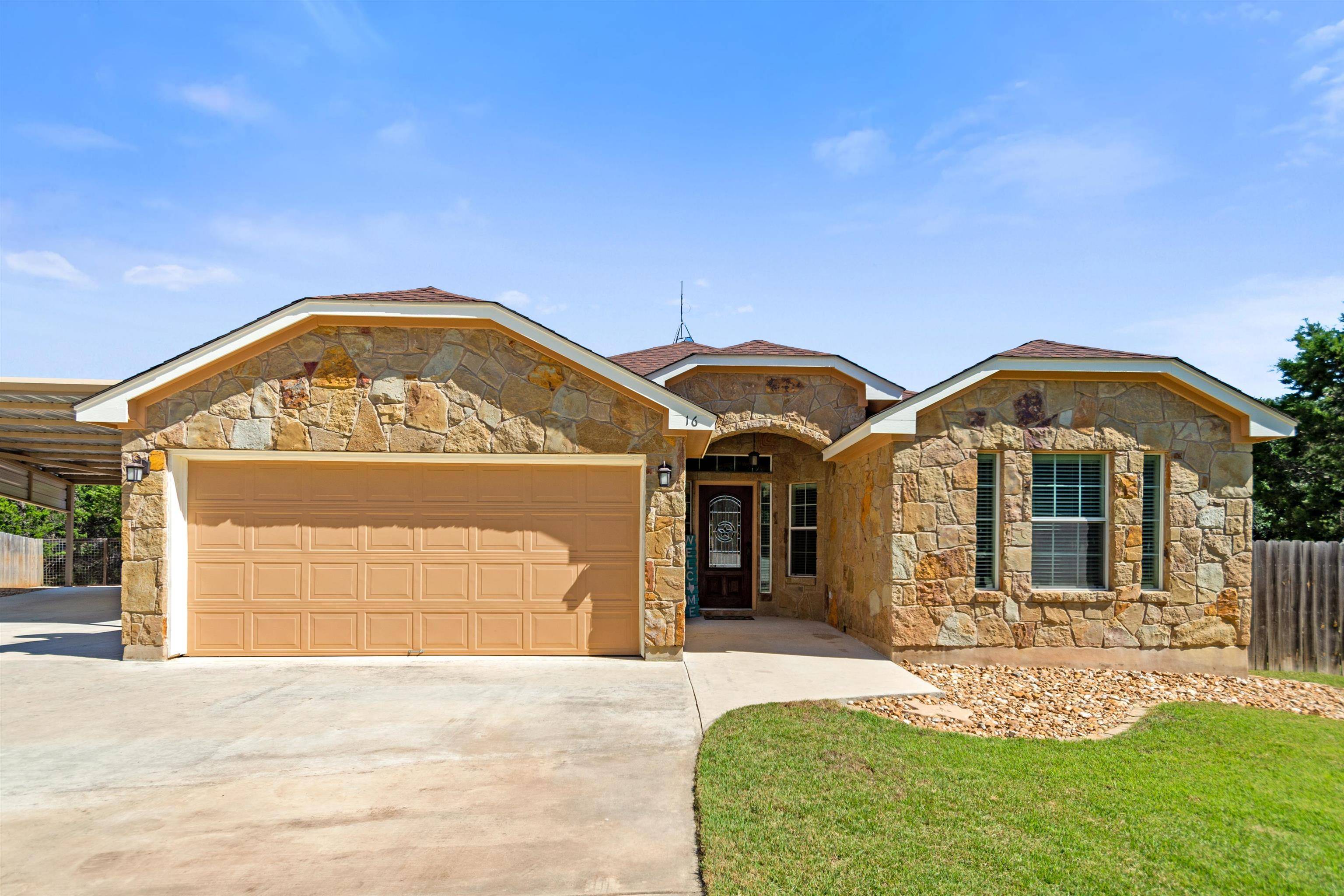 16 Honeysuckle LN, Out Of Area, TX 78676-2006