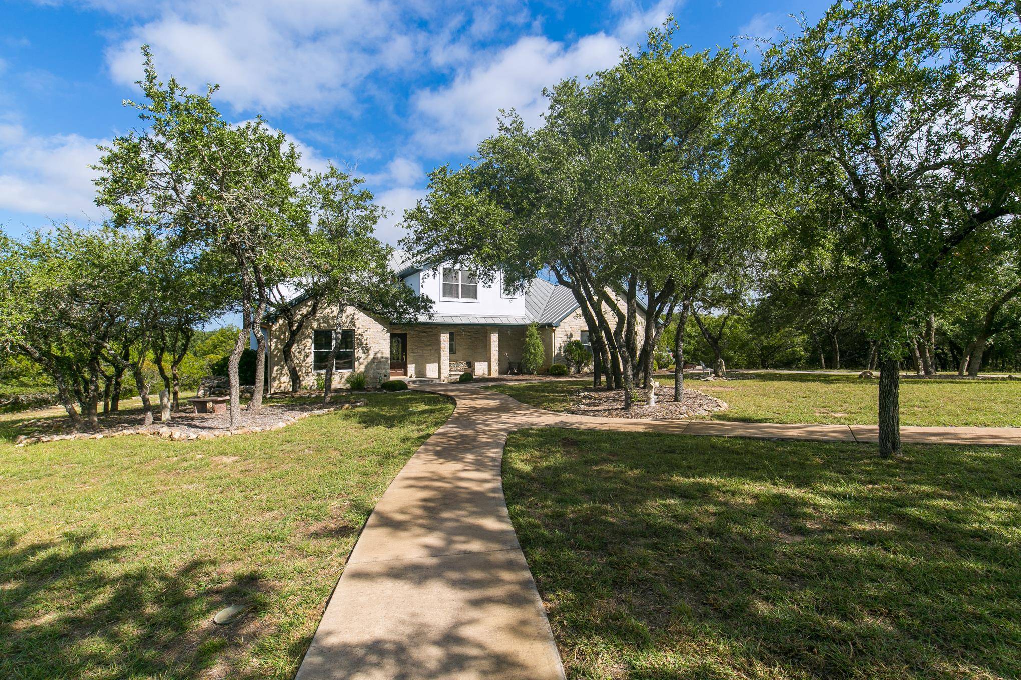 150 County Road 420, Spicewood, TX 78660-0000