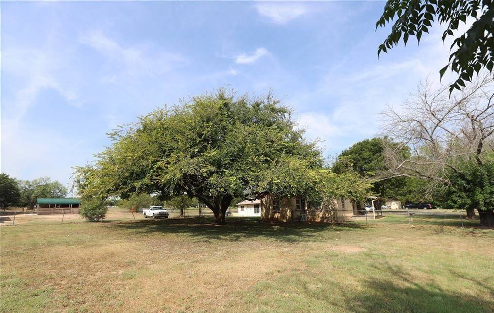 902 N Ridge ST, Lampasas, TX 76550