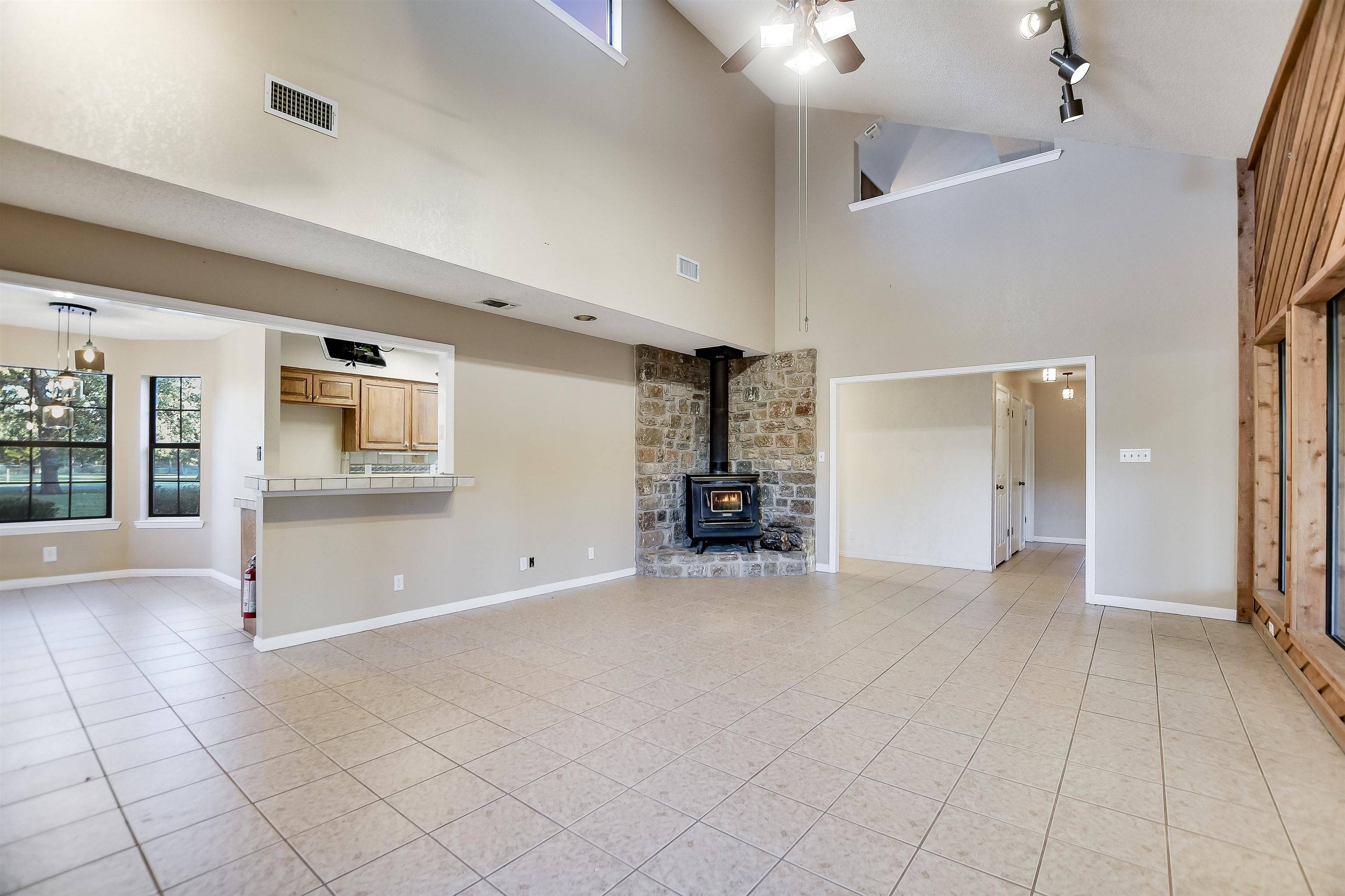 411 Lariat Ln, Marble Falls, TX 78654