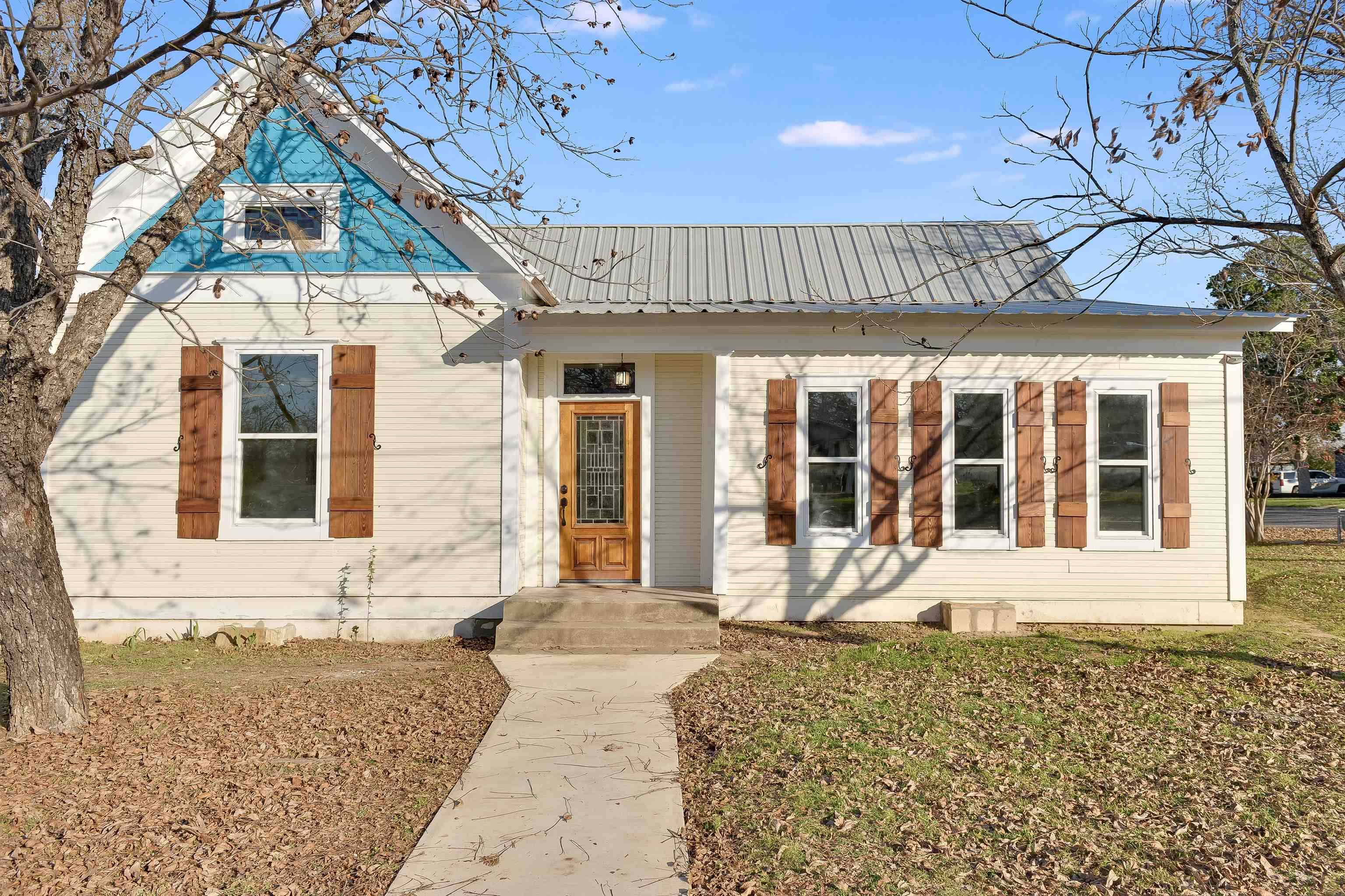 1012 Ash ST, Llano, TX 78643