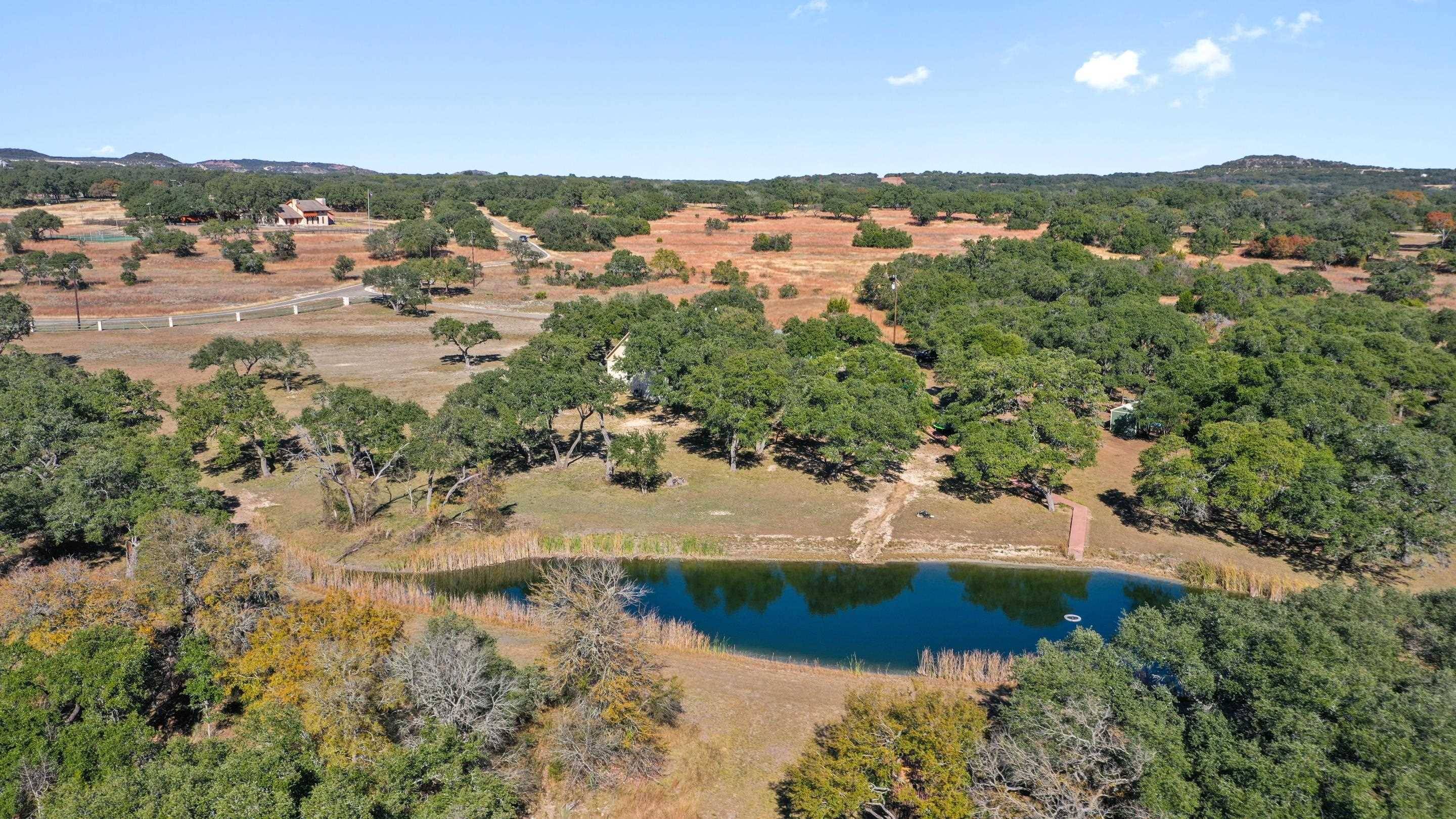 956 Landing LN, Blanco, TX 78606