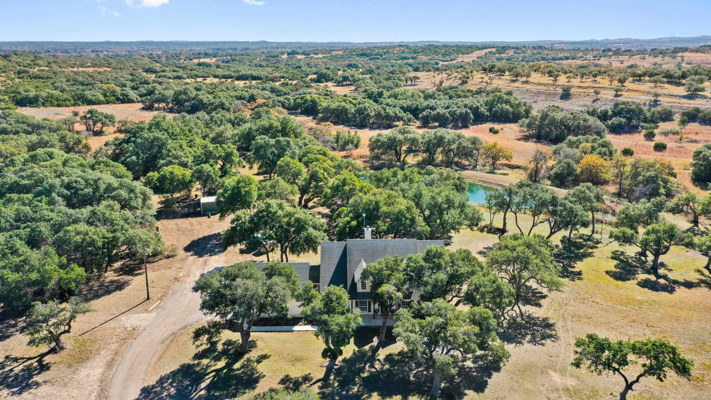956 Landing LN, Blanco, TX 78606