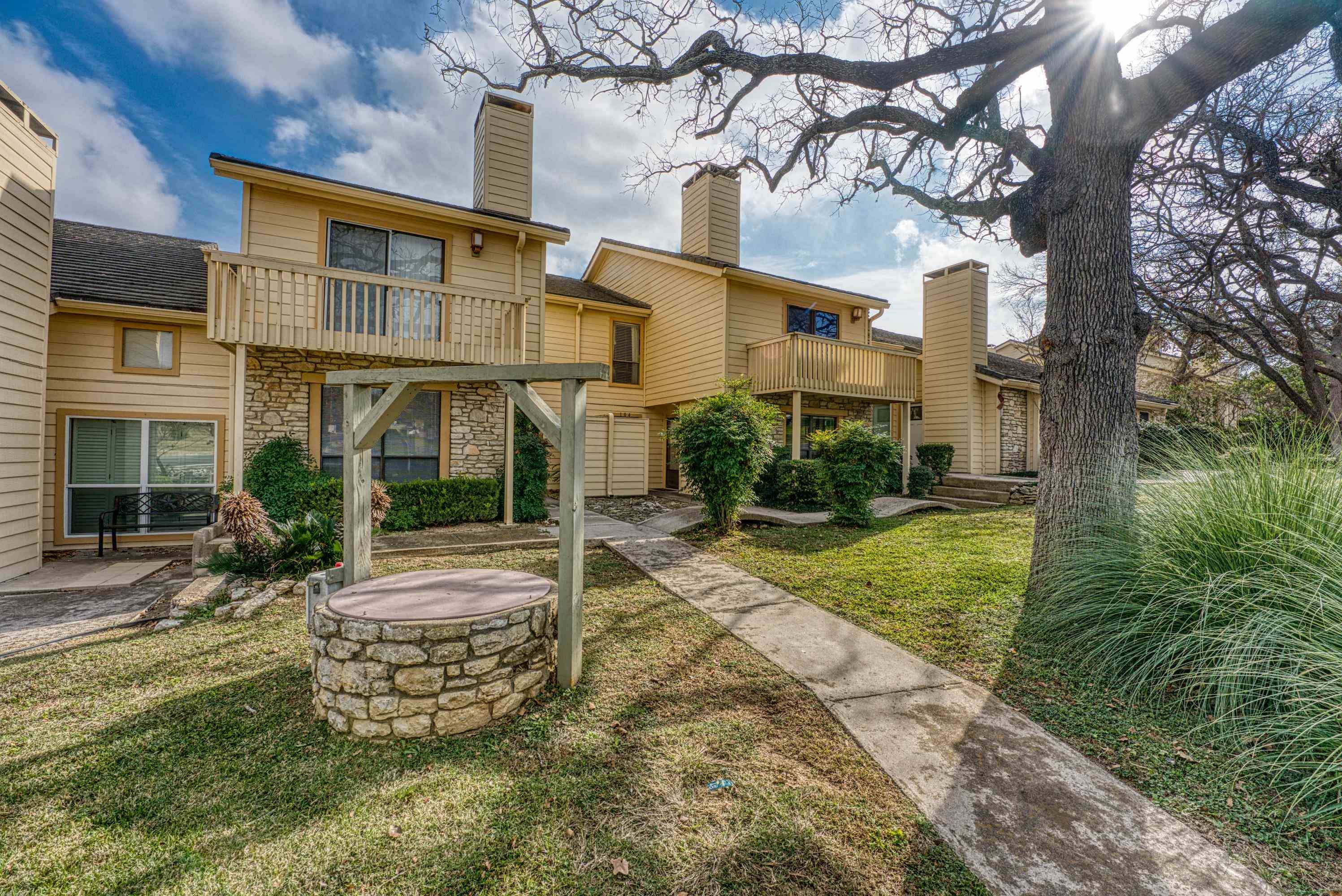 1201 Hi Stirrup #104, Horseshoe Bay, TX 78657-0000