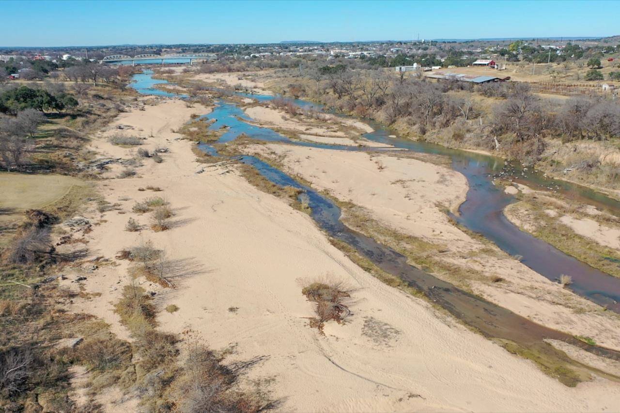 1107 E Sandstone ST, Llano, TX 78643