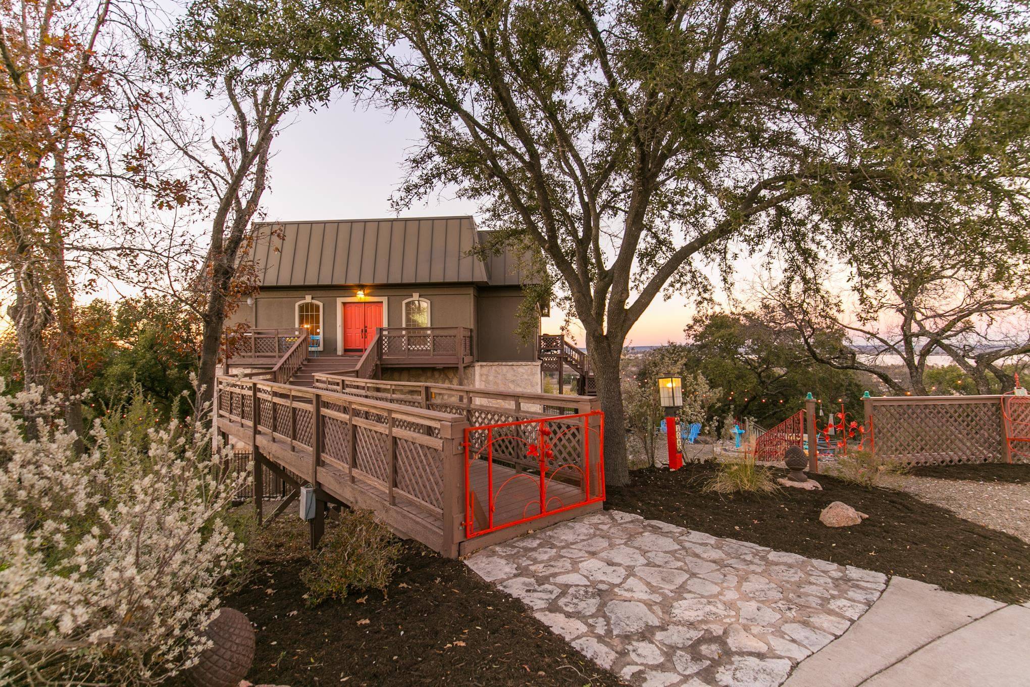 108 Mule Shoe CIR, Horseshoe Bay, TX 78657