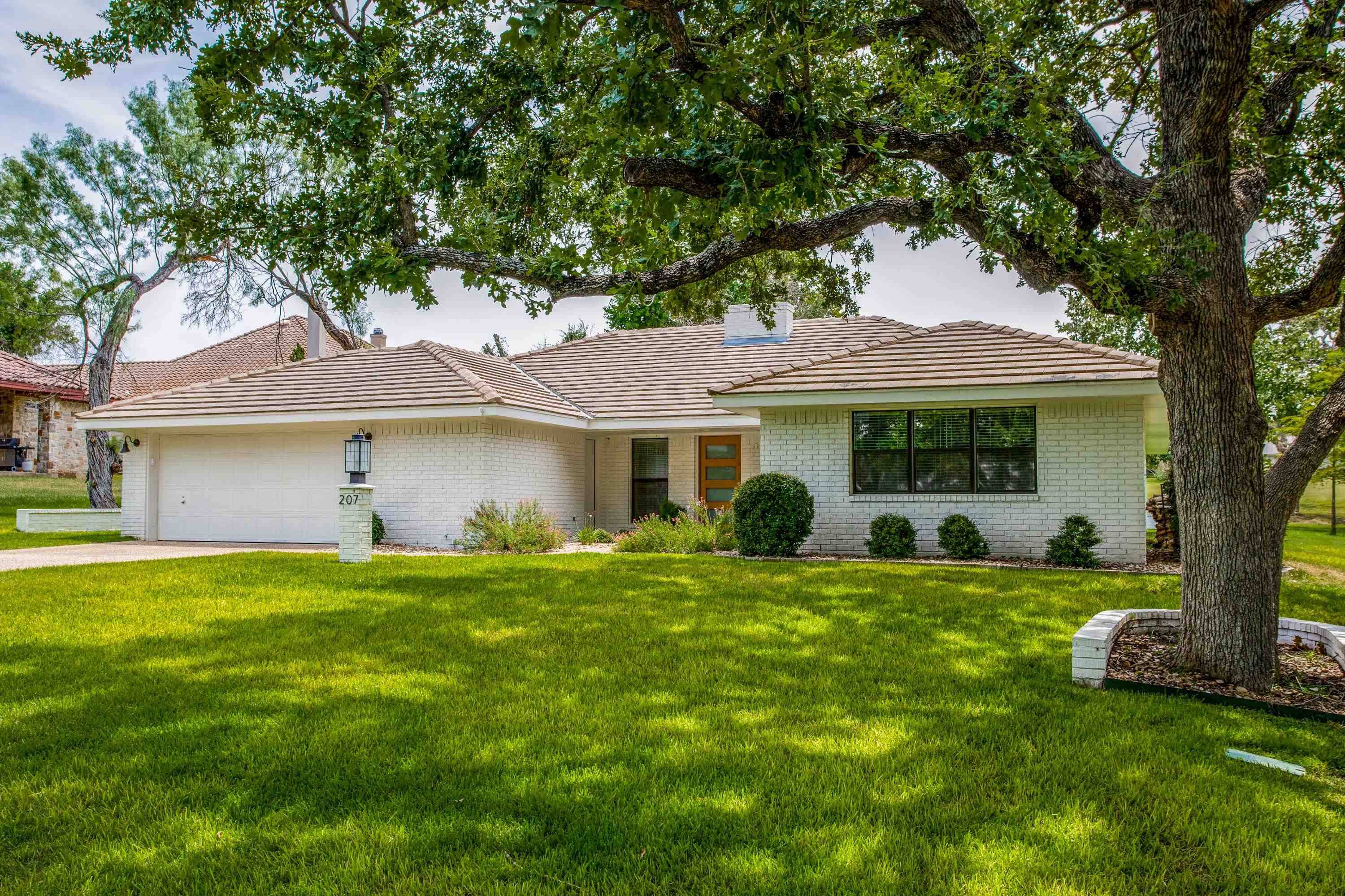 207 Silver Spur, Horseshoe Bay, TX 78657